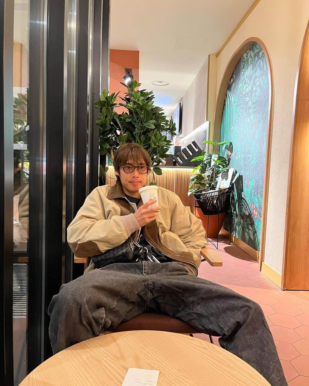 伊東純也さんのインスタグラム写真 - (伊東純也Instagram)「☕️ #Reimsに新しくスタバできた #態度でかめ」11月6日 20時01分 - 1409junya