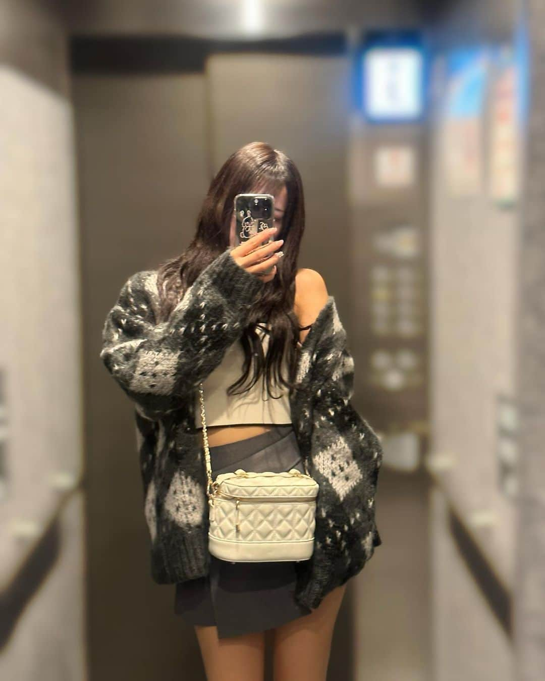 清水里香さんのインスタグラム写真 - (清水里香Instagram)「⁡ ⁡ もう離れられないねっ🦋 ⁡ ⁡ ⁡ ここでお知らせです！ 私がプロデューサーをしている @party__chuuun  が11/8〜新宿マルイ本館にて イベントをすることが決まりました！ 11/13のデビューに向けて デビューカウントダウン&デビュー記念イベント。 メンバーの等身大パネルやタペストリーの展示 フォトスポットなど盛りだくさんな内容で 新宿を盛り上げちゃいます❤️‍🔥 ⁡ 開催期間中に行われるライブイベントとも 連動したスタンプラリーもおこないます！ 11/8.9.10は私もいます😝 ぜひ皆さん！会いにきてくださーい🫶🏻 ⁡ ⁡ 11/8からはずーっと新宿にいてください🙃 ⁡ ⁡ ⁡ ⁡ ⁡ ⁡ ⁡ #🦋 #partychuuun #ぱーちー」11月6日 20時12分 - partyyy_chu