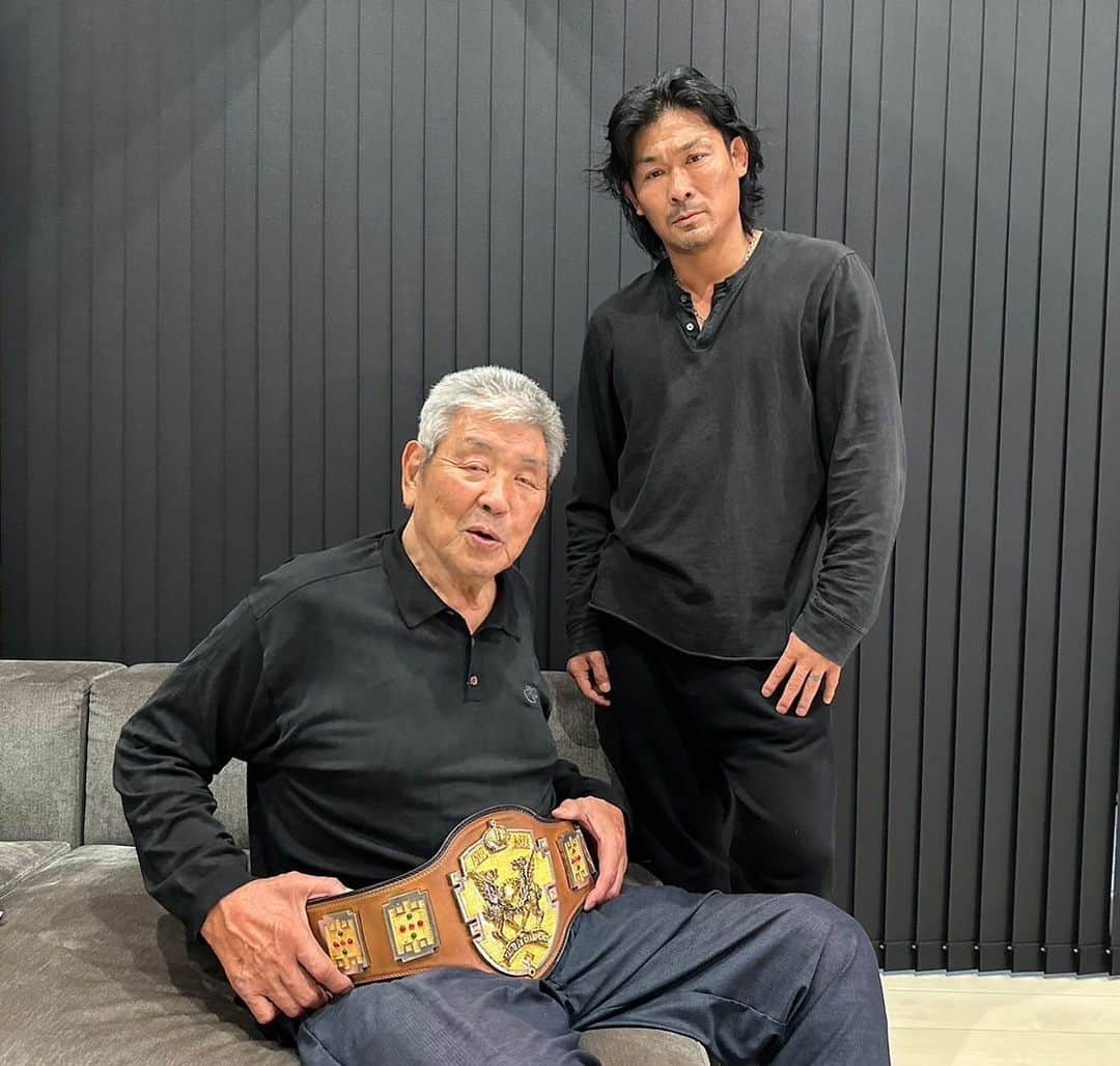 坂口征夫のインスタグラム：「アジアタッグ 第26代王者 第151代王者」
