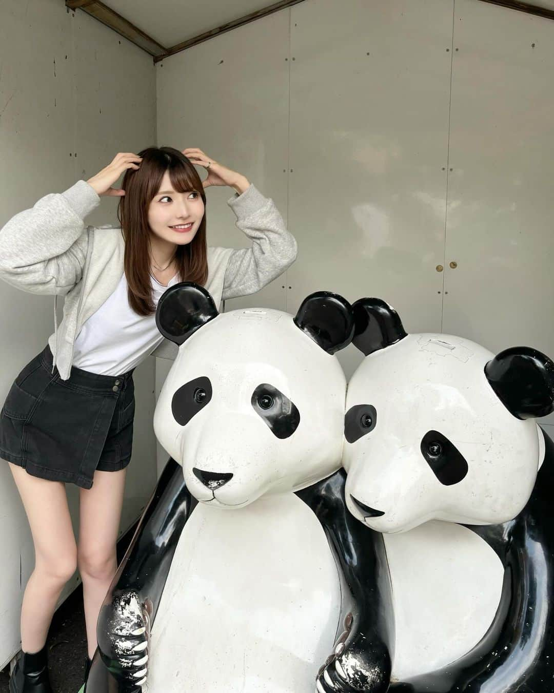 秦はるかさんのインスタグラム写真 - (秦はるかInstagram)「何年振りかの動物園でパンダに会えました🐼 11月とは思えぬ暑さだったよ…」11月6日 20時06分 - _hataharuka_