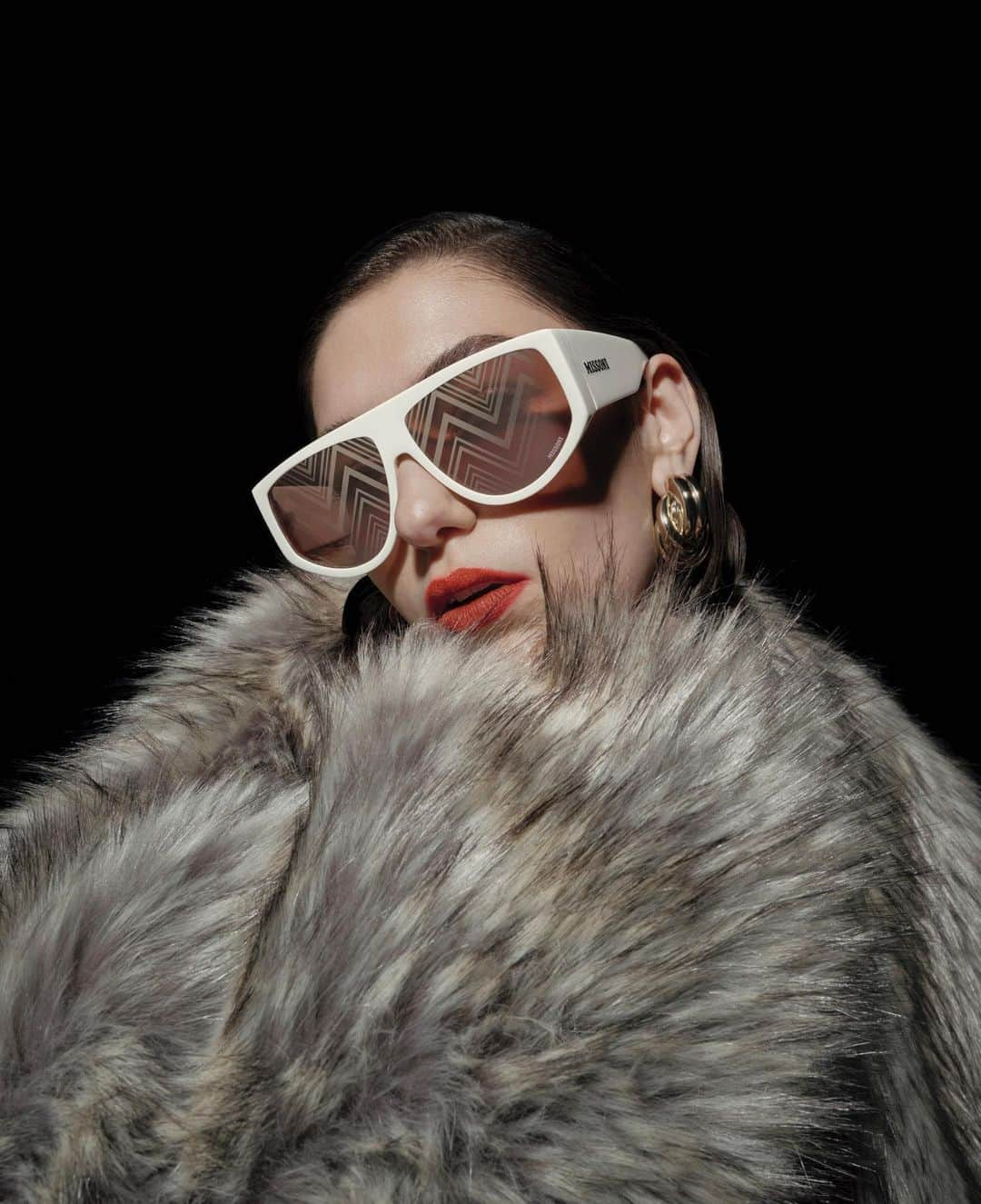 ミッソーニさんのインスタグラム写真 - (ミッソーニInstagram)「Feminine vision and distinctive traits mark Missoni Fall Winter 2023 Eyewear Collection.  Creative director @filippograzioli  Photographer @walterpierre_ Stylist @lorenzoposocco Casting @ben_grimes_casting Model @rayssapmedeiros  #Missoni #MissoniEyewear #MissoniFW23」11月6日 20時07分 - missoni