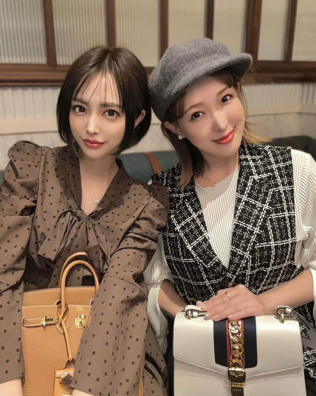 サキ吉さんのインスタグラム写真 - (サキ吉Instagram)「友達が東京来てくれてランチ☺️💕 朝まで飲み歩いてたうちらだけど、今や会話の内容は子育てとアンチエイジング🤣✨️ お互い母親になったんだなとしみじみ🙌 いつもありがとうね❤️ ． この日のワンピは @31sonsdemode の展示会で頼んでたドットワンピ👗 品良く見えて好き🥰 ． ． ． #新米ママ #女の子ママ #令和4年ベビー  #ママライフ #ママ垢さんと繋がりたい #1歳児ママ #産後ダイエット #ママコーデ #ママファッション  #ママコーディネート  #31sonsdemode  #バーキン25  #birkin25 #ケリードールチャーム  #kellydoll  ． ． —————————— @sakikichi1201 161cm42kg(産後ダイエット-12kg達成) 骨格ストレート イエベ春 毎日ストーリーズでダイエットの秘訣など美容について更新してます😏❤️ SNS総フォロワー45万人overありがとう💕 フォロー、保存、コメント嬉しいです✨」11月6日 20時09分 - sakikichi1201