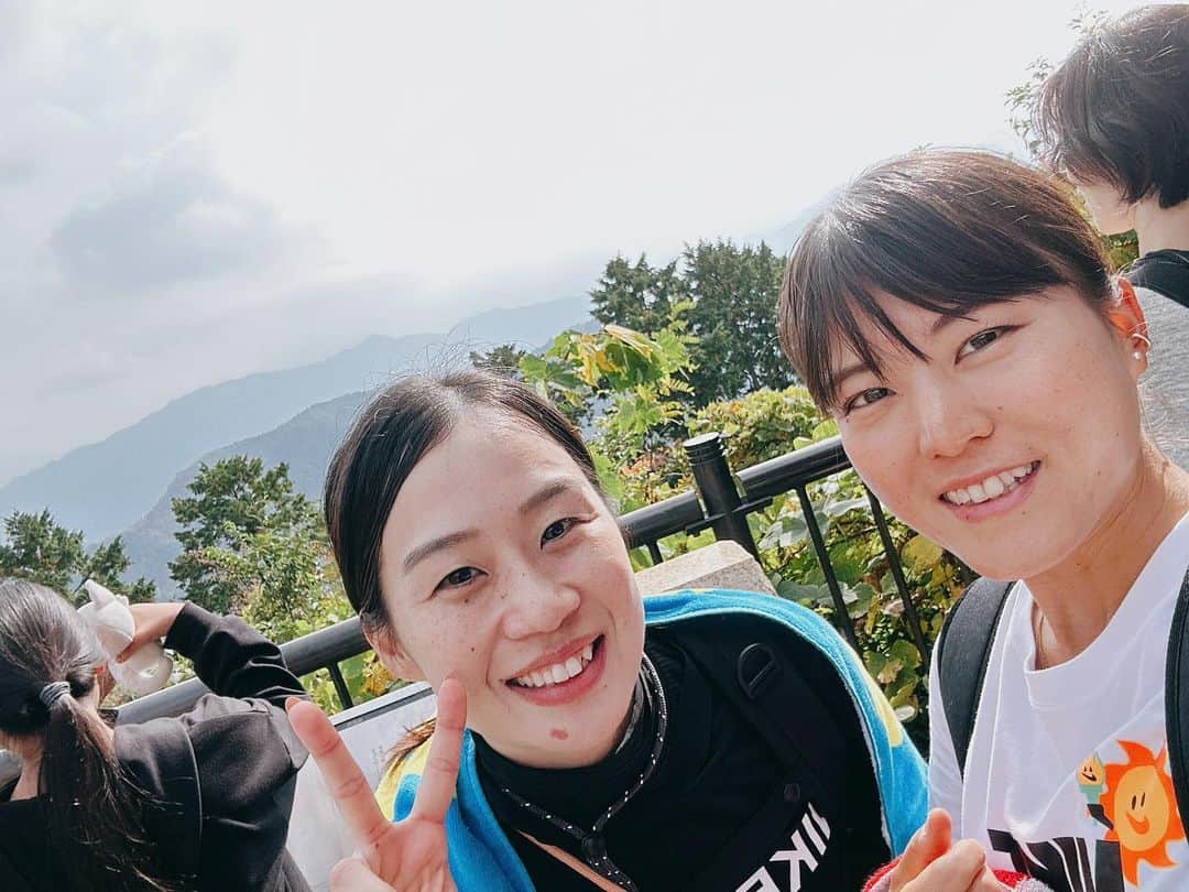 二宮真琴さんのインスタグラム写真 - (二宮真琴Instagram)「☆ . 友と山と食に癒された日💚 打ち合わせなしで 持ってきたタオルがこれだったから記念に😂 . #高尾山 #山登り  . #エディオン #EDION #紅菱住建 #ダイヤホーム #サタケ #babolat #バボラ #NBテニスガーデン #tennisplayer #テニス #テニス女子 #ダブルス #二宮真琴」11月6日 20時14分 - makoto_5_tennis