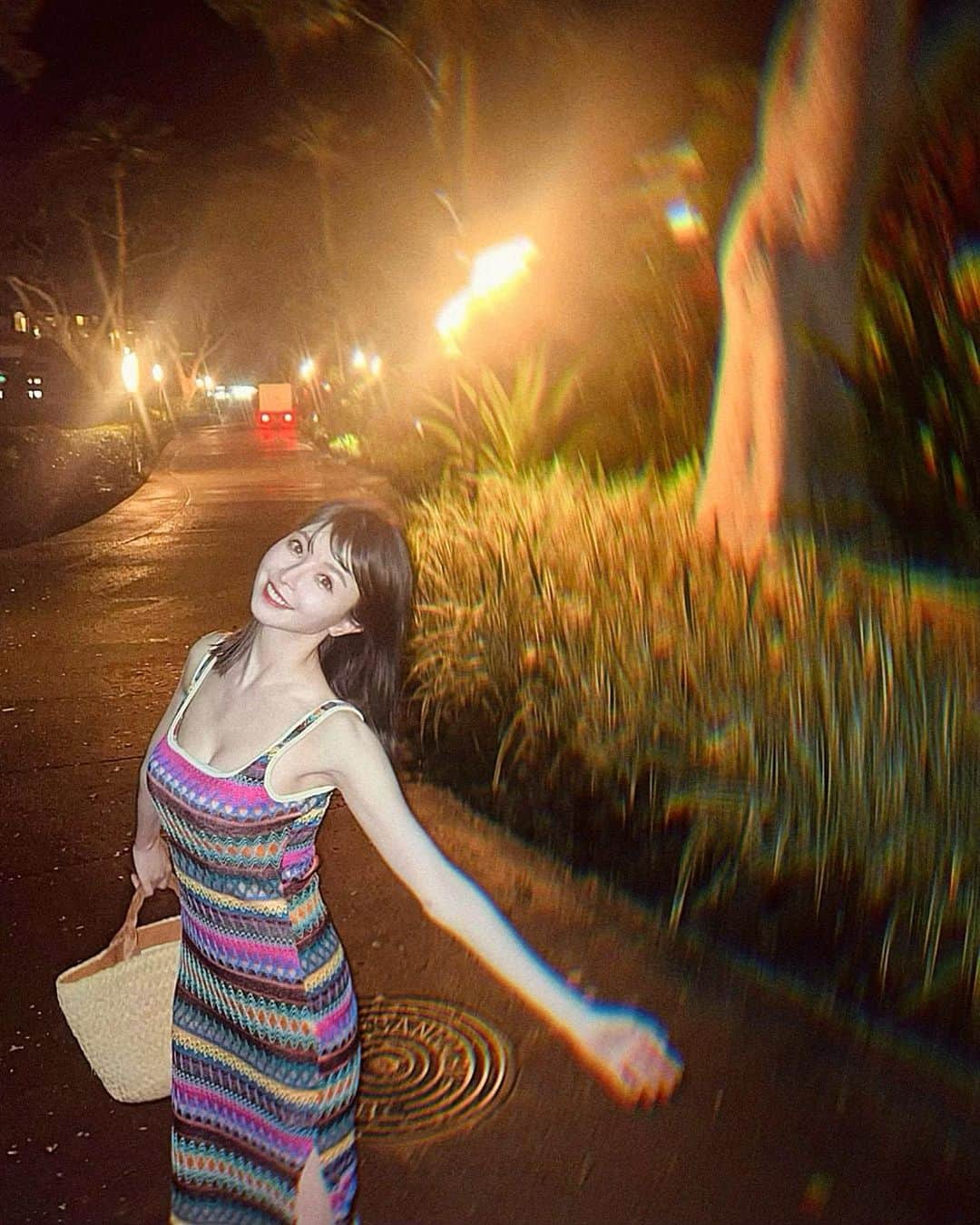 三好ユウさんのインスタグラム写真 - (三好ユウInstagram)「夜の散歩🌛I went on a walk at night. ⁡ 日中の日差しが強すぎて、夕方から散歩。 ⁡ 普段は10000歩目標にしてるけど、観光もせず ぼーっとしてる為5000歩を切る日もでます😅 ⁡ 夕飯は @fshualalai のBEACH TREEか ULU OCEAN GRILLによく行きます🍽️ ⁡ ULU OCEAN GRILLのデザートのスフレが 最高に美味しくてもはやこれ目的と言っても 過言ではない😋✨ ⁡  癒されすぎる日々…😍❤️  ⁡ ⁡ ⁡  #ハワイ#ハワイ大好き#ハワイ島#タビジョ#旅行好きな人と繋がりたい#リゾート#粉我#좋아요환영#좋아요그램#데일#hawaii#fourseasons #tabijo#tabinikki#trip#japanese #travel#resort」11月6日 20時15分 - yuu_5240