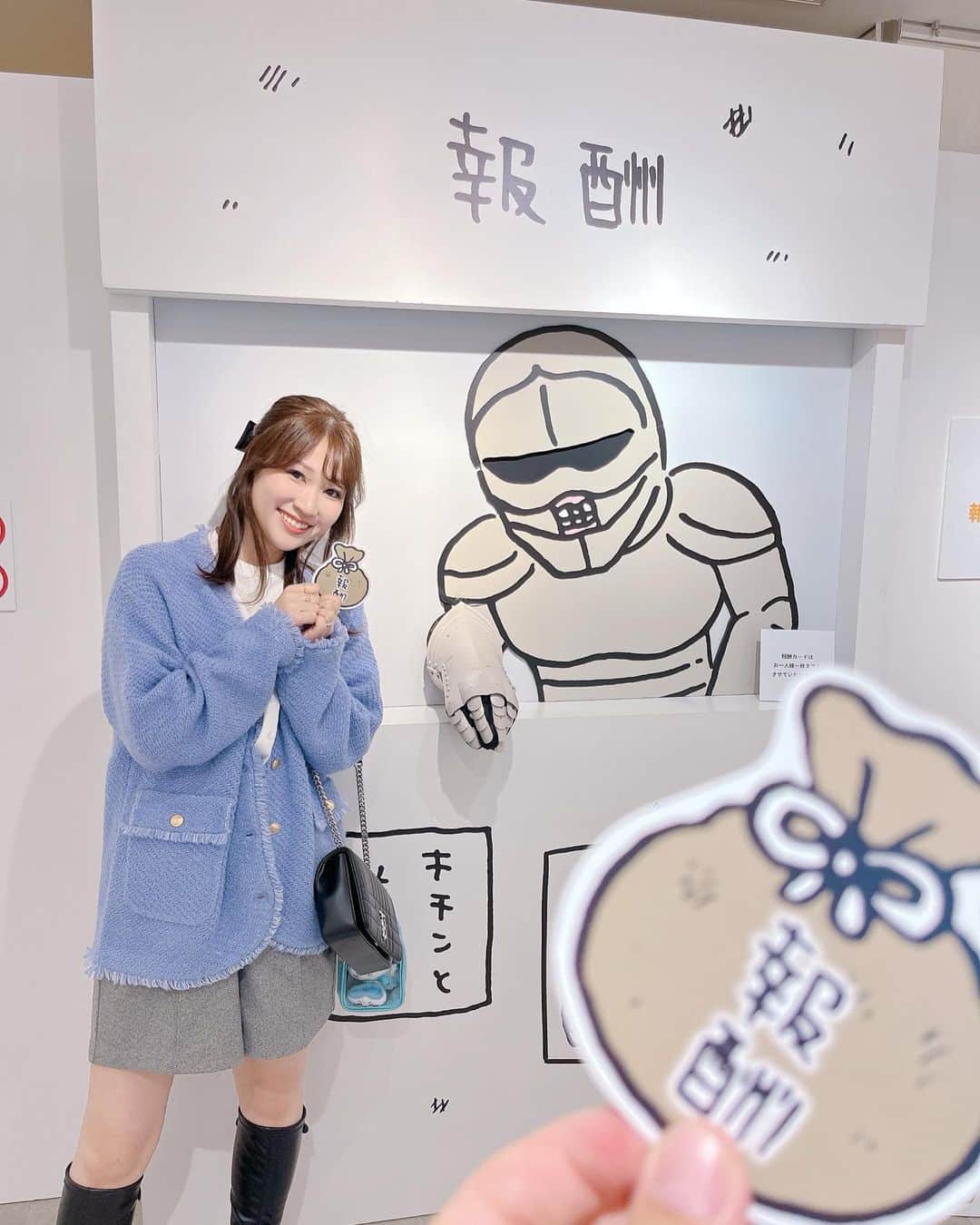 足の裏さんのインスタグラム写真 - (足の裏Instagram)「#ナガノ展 🤍  ※東京でも開催されるので、これから行く予定の方は写真をスクロールしない方が楽しめると思います！  ハチワレカラーコーデで行ってきました🙆‍♂️💙  青いの @unitedarrows_official  ブラウス多分 @archives__official  ズボン @gu_for_all_  ブーツ @shein_japan   ポケカのイラストも描いたことのあるナガノ先生の原画をみることができて感動！！  原画をみている人たちみんなが幸せそうに笑っていて、絵がうまいって素敵だなーと改めて思いました！  私も日々ちいかわたちに癒されています🫧 特にハチワレをみると心がほわーんとします！！！  超まじかるも今回もお土産を買いすぎてしまったので、お仕事をさらに頑張ります🫶  #推し活 #ちい活 #ハチワレ #浜松」11月6日 20時18分 - ashiura.163