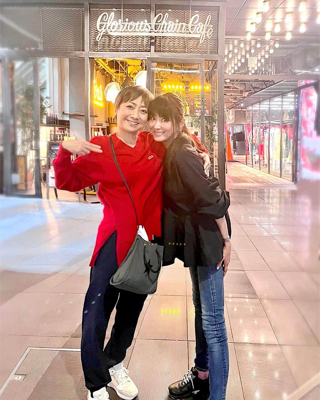 山田佳子さんのインスタグラム写真 - (山田佳子Instagram)「最高の友達ー🥰💕 ⁡ #楽しいひととき #よく喋って  #よく笑った  #いつも楽しい時間をありがとう  #頼れる存在 #いつも支えてくれてありがとう  #感謝❤️   ⁡ ⁡」11月6日 20時25分 - yoshiko117