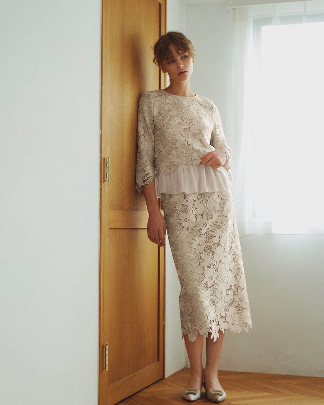 ストロベリーフィールズのインスタグラム：「2023 Winter Collection   #blouse no.#35_13119 ¥16,500  #skirt no.#35_14121 ¥19,800  @strawberry_fields_official  #strawberryfields #ストロベリーフィールズ」