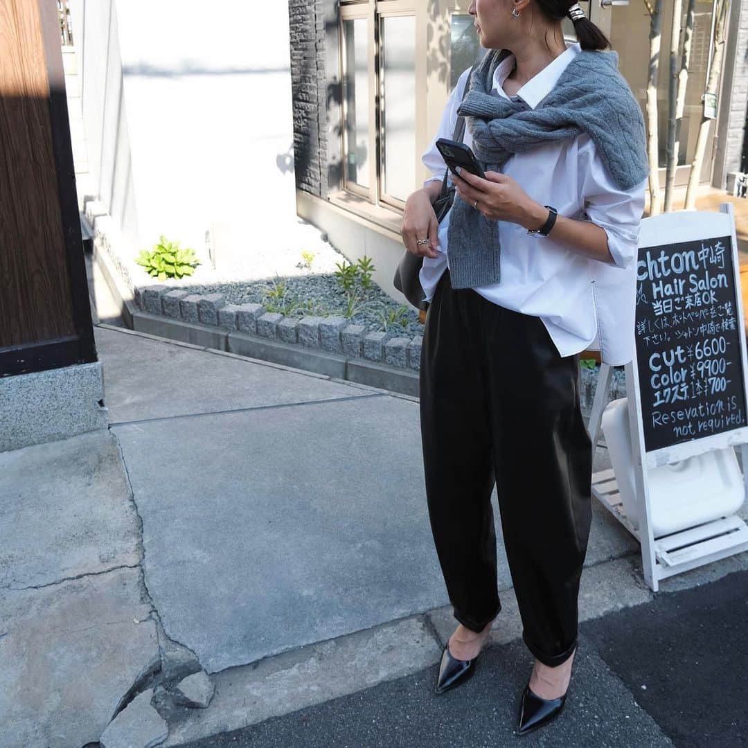 Hiromi Ｍaedaのインスタグラム：「先日の🤳🏽  11月でこの格好😳 そろそろ寒くなるかな〜。  tops @frey__jp #frey_jp pants @h_beautyandyouth #hbeautyandyouth shoes @zara #zara」