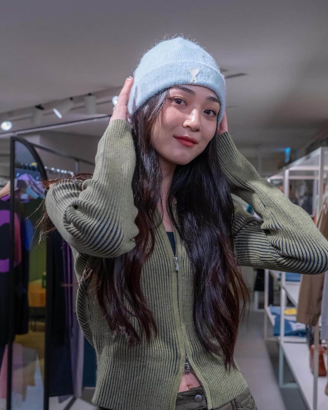 I.T IS INSPIRATIONさんのインスタグラム写真 - (I.T IS INSPIRATIONInstagram)「Thank you @dear.zia, @jaeinnhann and @hhm0519 for making a special guest appearance at the I.T Hysan One.   #ithk #iteshop」11月6日 20時39分 - ithk