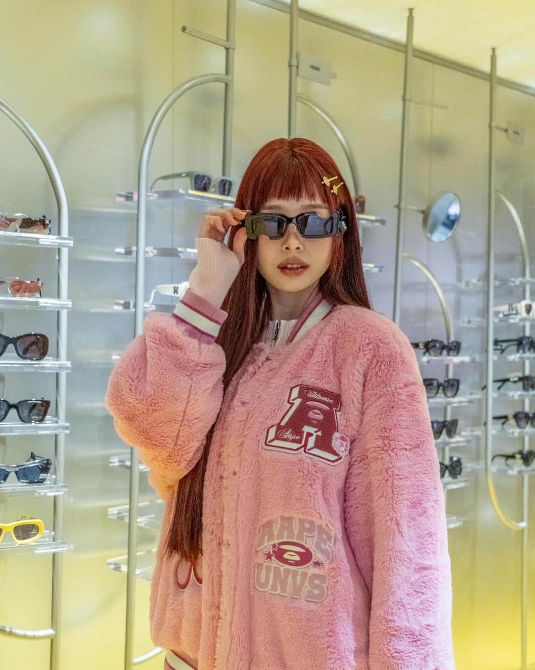 I.T IS INSPIRATIONさんのインスタグラム写真 - (I.T IS INSPIRATIONInstagram)「Thank you @dear.zia, @jaeinnhann and @hhm0519 for making a special guest appearance at the I.T Hysan One.   #ithk #iteshop」11月6日 20時39分 - ithk