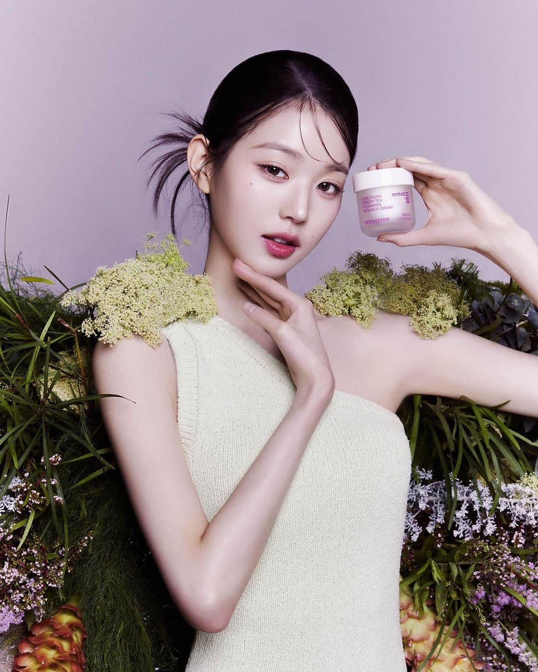 innisfree official (이니스프리) さんのインスタグラム写真 - (innisfree official (이니스프리) Instagram)「#Repost @dazedkorea  THE FLORA OF THE NEW ISLE #협찬  @for_everyoung10 @innisfreeofficial  무한한 대자연 속 장원영의 판타지 놀이터. 중력을 거스르는 순간 만끽하는 자유 그리고 이니스프리.   Jang Wonyoung's fantasy playground in the boundless nature. savouring the moments defying gravity, and Innisfree.  Editor Lee Namhoon, Marco Kim  Photography Jang Duckhwa 3D Art Studio L’extreme @studio.lextreme (Park Juwoo) Fashion Park Jiyoung  Hair Harin at Oui Oui Atelier Makeup Yoon Sojeong at Oui Oui Atelier  #이니스프리 #INNISFREE #이니스프리콜라겐크림 #콜라겐크림 #콜라겐탄력장벽크림 #장원영 #JANGWONYOUNG #아이브_장원영  #IVE_JANGWONYOUNG」11月6日 20時33分 - innisfreeofficial