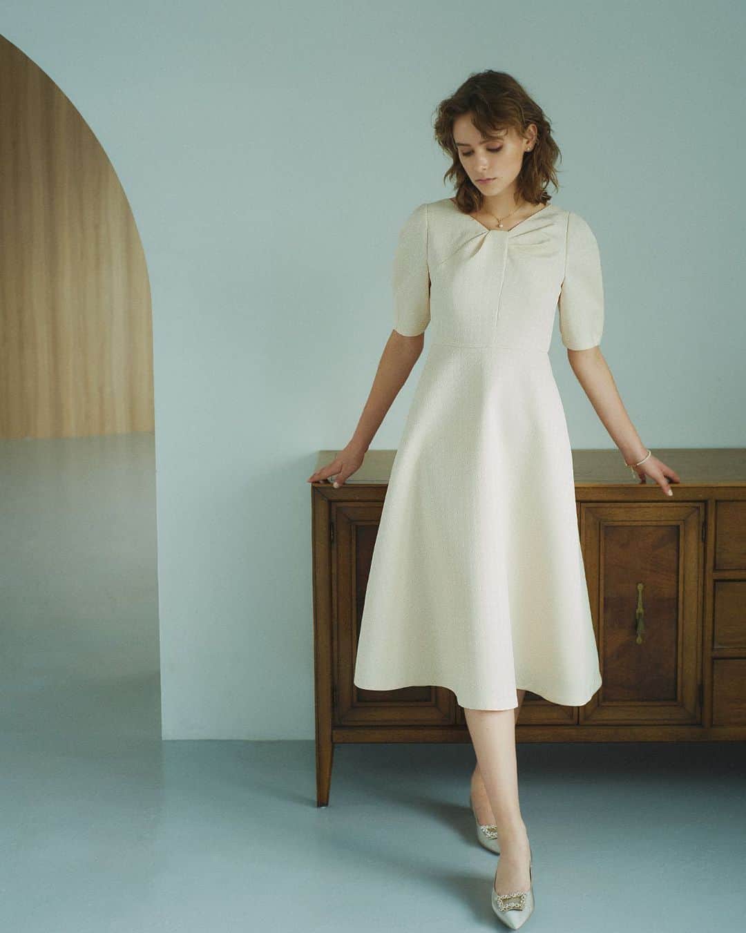 ストロベリーフィールズのインスタグラム：「2023 Winter Collection   #dress no.#35_11210 ¥25,300  #earrings no.#35_18923 ¥2,200  #necklace no.#35_18717 ¥3,960  @strawberry_fields_official  #strawberryfields #ストロベリーフィールズ」