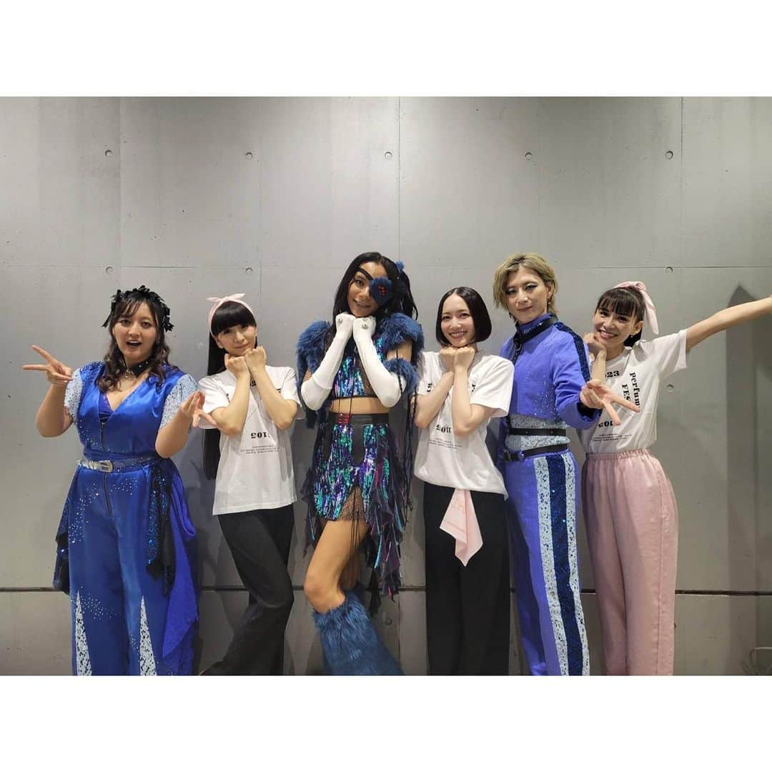 アヴちゃんさんのインスタグラム写真 - (アヴちゃんInstagram)「💙 #prfm」11月6日 20時34分 - qb_avu