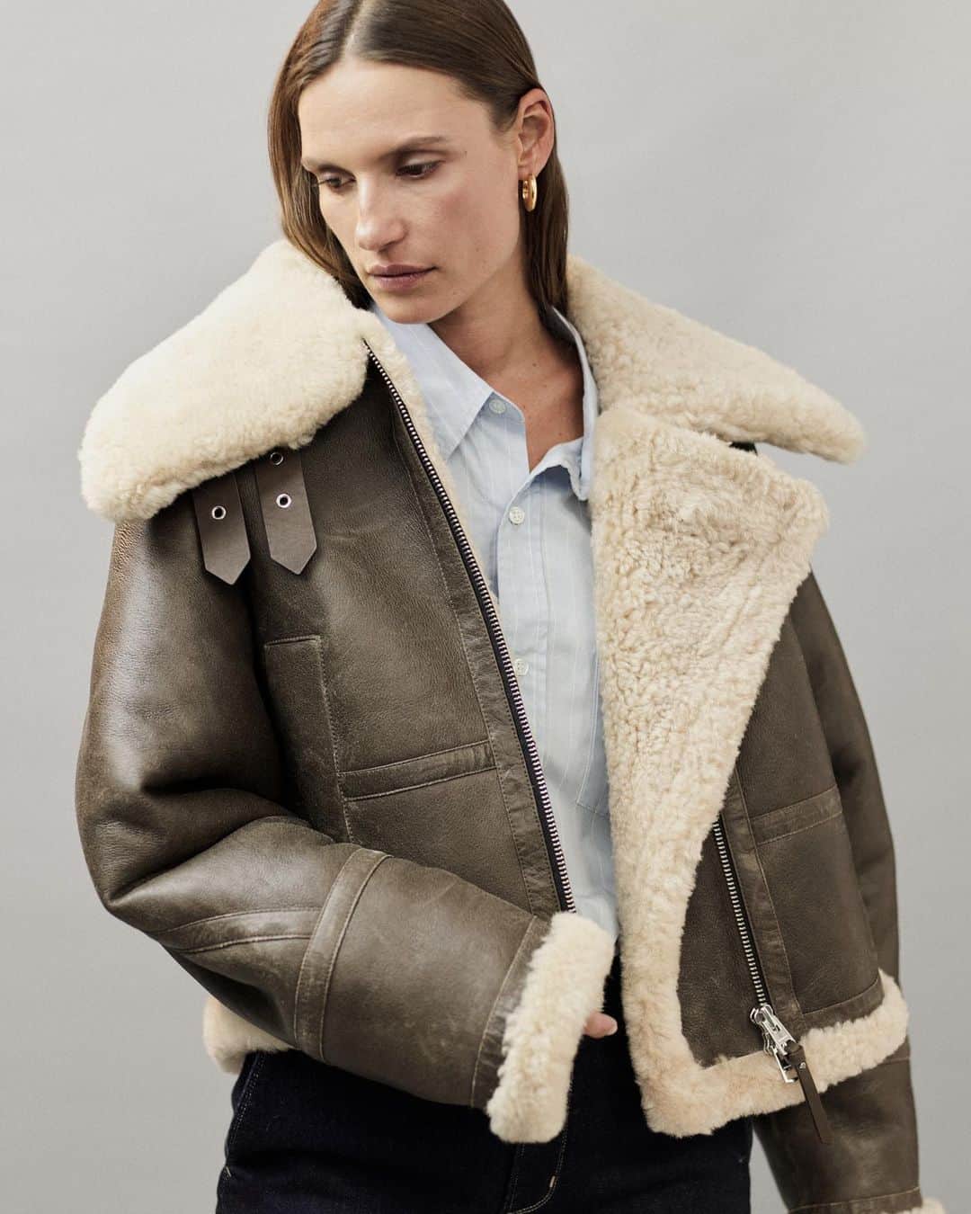 のインスタグラム：「A modern take on a traditional aviator style. Crafted from an ultra-luxe shearling, it's relaxed shape makes an easy to layer essential.」