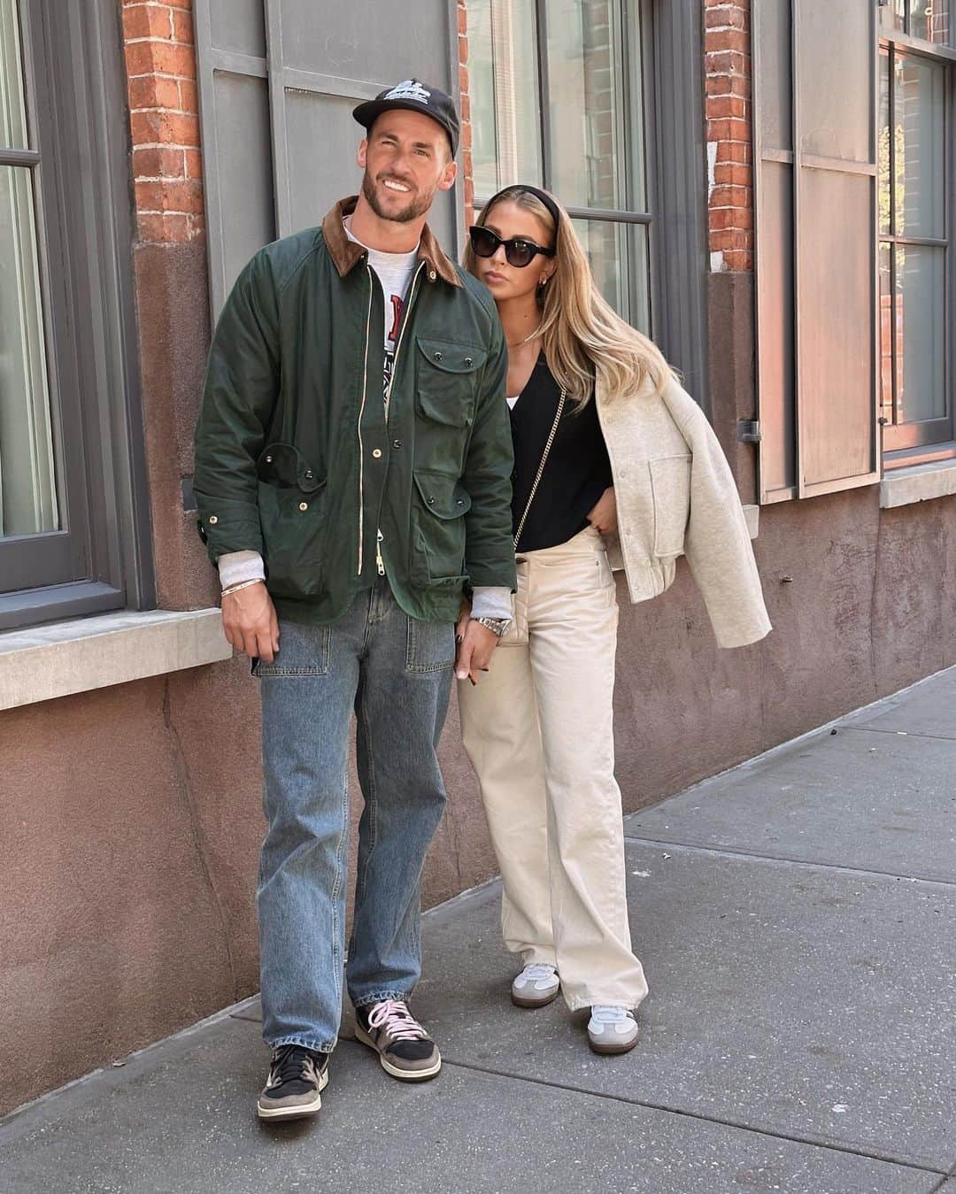 Cara Van Brocklinさんのインスタグラム写真 - (Cara Van BrocklinInstagram)「The boys favorite part of NYC was simply walking around together and exploring….and truthfully it was mine and @brodyvan23’s favorite too. Getting to spend uninterrupted time with them and see them experience the world is really amazing. I was going to put sound over the outfit video in the second frame, but I love hearing their little conversations in the background too much 🫶🏻 https://liketk.it/4mK6J」11月7日 2時06分 - caraloren