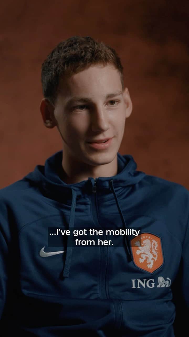 サッカー オランダ代表チームのインスタグラム：「Ruben van Bommel, Jong Oranje’s new number 10? 👀  The first episode of our new documentary 𝗝𝗢𝗡𝗚 𝗢𝗥𝗔𝗡𝗝𝗘, 𝗔𝗟𝗟 𝗔𝗖𝗖𝗘𝗦𝗦 🔶 is now online! 📺: link in bio!   #TheNextUp #NothingLikeOranje」