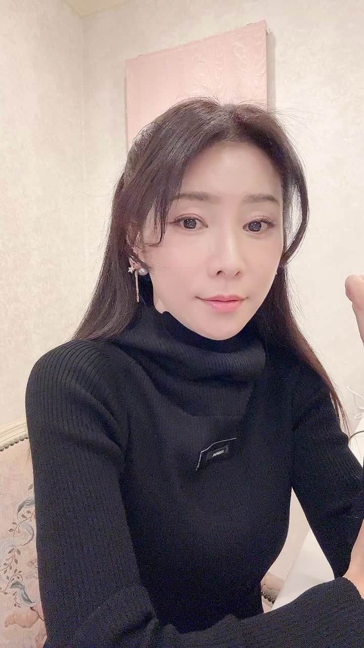 のインスタグラム：「12月8日の14時半から ジェイアール名古屋高島屋9階 ライフスタイルフロアでインスタライブのイベントがあります。 よかったら遊びに来てくださいね！😉🩷 #インスタライブ#イベント#ジェイアール名古屋タカシマヤ  #水谷雅子#水谷雅子の美容の秘訣シリーズ」