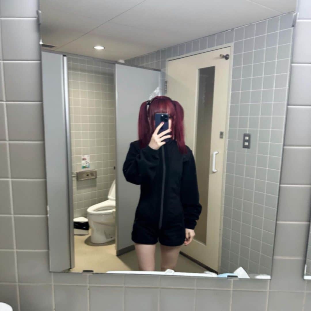 ずっと真夜中でいいのに。のインスタグラム：「🥀🧻🕸️⋆🦇ʾʾ」