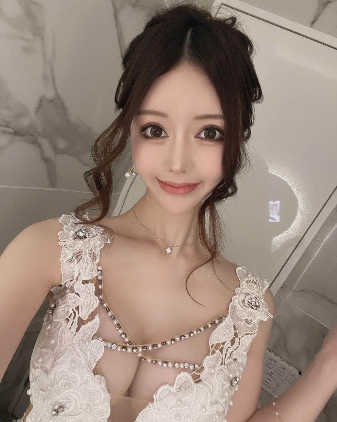 愛沢わかなのインスタグラム：「11月は馬車馬の如く働くみたいです🏇」