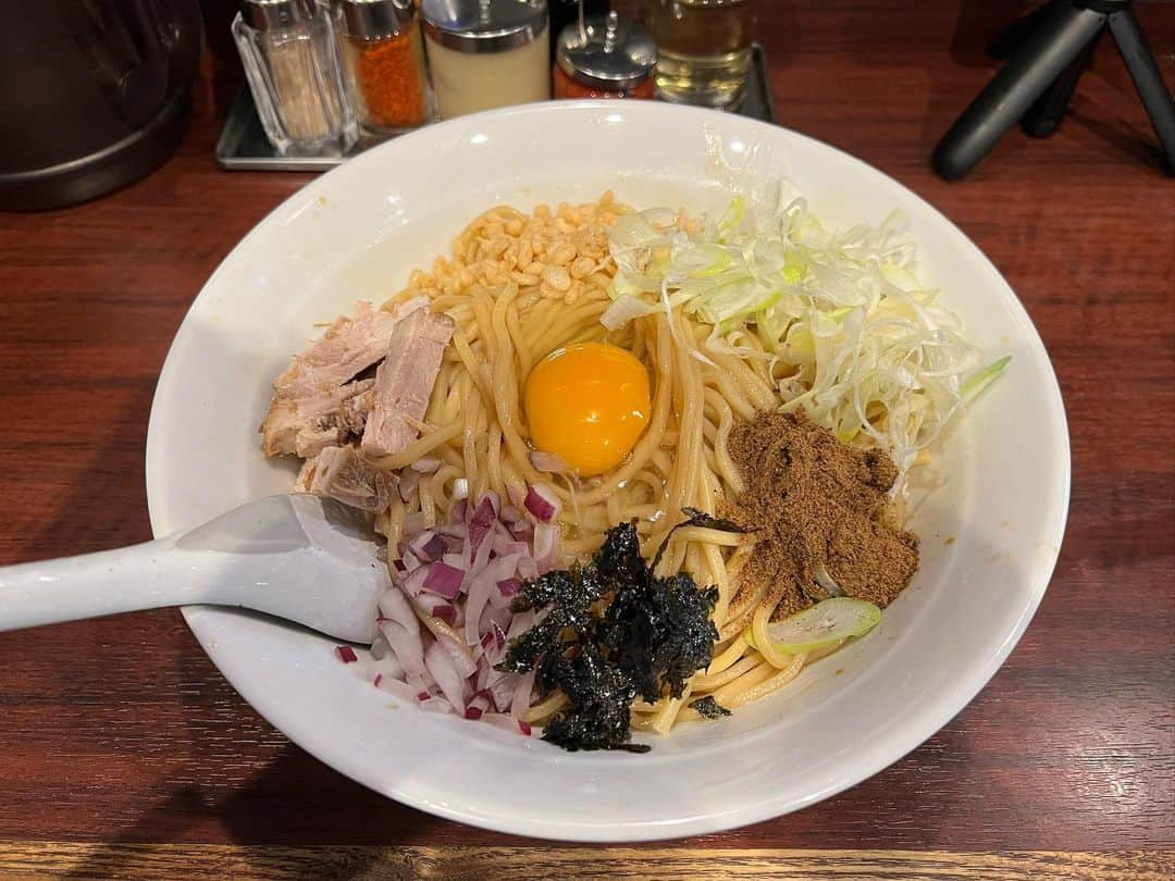 あこさんのインスタグラム写真 - (あこInstagram)「大勝軒まるいちさんのつけ麺は特盛りの特盛り！とまぜそば大盛り！ もちもちつるつるの中太麺が魚介の旨味たっぷりのつけ汁に絡んで最高！ #大勝軒まるいち #つけ麺 #まぜそば #渋谷グルメ #デカ盛り #大食い #双子 #はらぺこツインズ #大食い女子 #먹방 #대식가 #먹팔  #먹스타그램 #大胃王 #モッパン #ความตะกละ #Ham ăn #Gula」11月6日 20時43分 - harapeko__ako