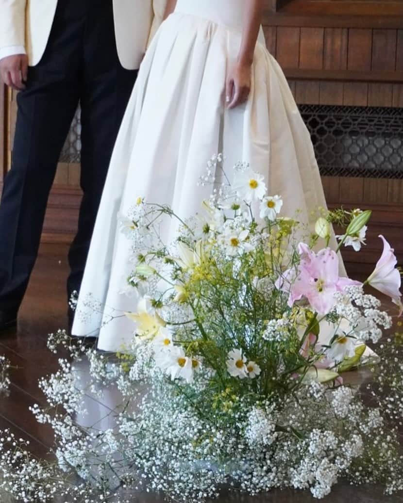 ei0601meさんのインスタグラム写真 - (ei0601meInstagram)「シンプルでモダンでヘルシー、そしてファッショナブルなドレスが着たかった。 @miss_tomoko さんが選んでくれたOscar de la Rentaのドレス。 全てが理想的で完璧。試着3着目で即決でした🕊️🤍 ・ ・ ・ ・ ・ #oscardelarenta #wedding #weddingdress #weddingphotography #オスカーデラレンタ #ウェディングドレス #ドレス試着 #ドレス選び #ウェディングドレス試着 #ウェディングドレス選び #ウェディングフォト #フォトウェディング #大人婚」11月6日 20時45分 - ei0601me