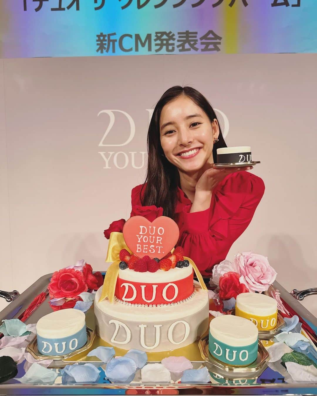 新木優子のインスタグラム：「"DUO(デュオ)"の新ブランドキャラクターを務めさせていただくことになりました！ 「デュオ ザ クレンジングバーム」シリーズの新 CM『DUO YOUR BEST』篇が11月8日からOAされます！ぜひチェックしてください☺️  #PR #DUO #デュオ #クレンジングバーム #DuoYourBest」