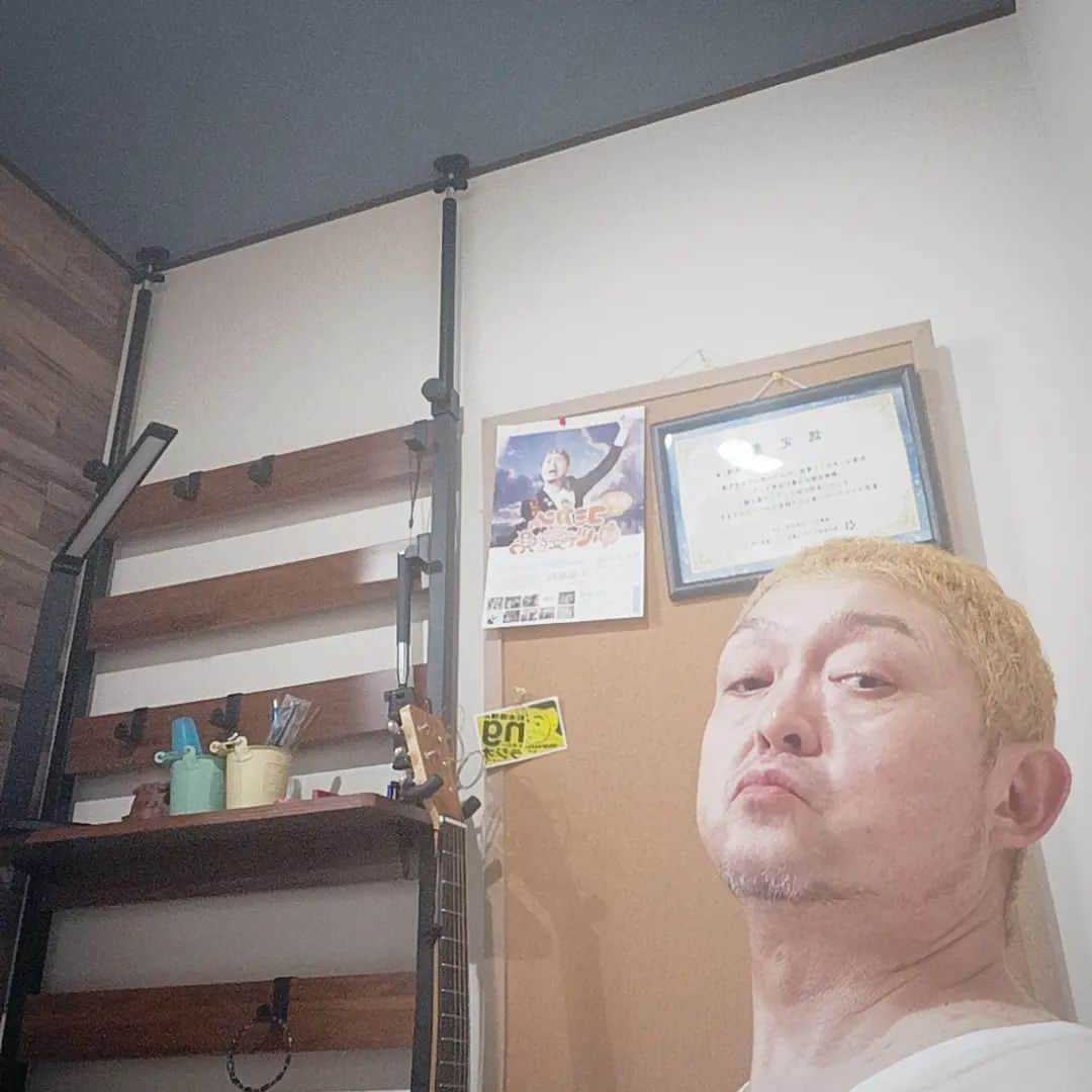 松本隆博のインスタグラム：「。 仕事が…有難いんだけれど本当に。 もぅこれは限界だと思います。。 来春までこれ、今で充分です、 皆さま良いお年を✨✨✨✨✨  ฅ(＾・▽・＾)ฅﾆｬｰ 壊れ掛けの還暦少年 松本隆博」