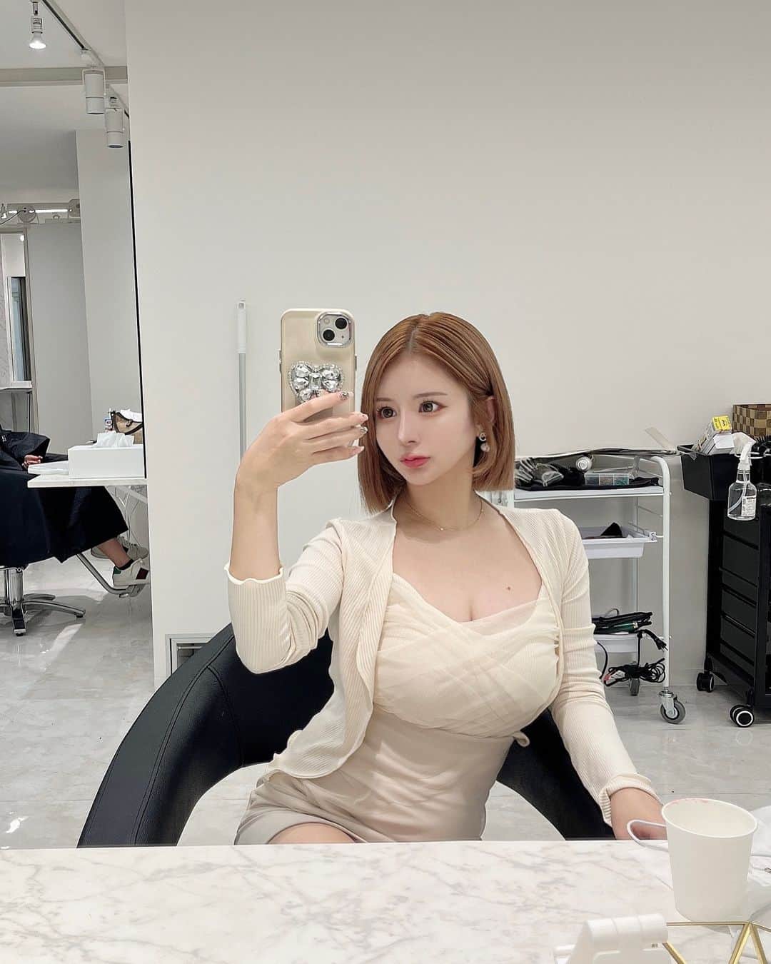 はるぽんのインスタグラム：「머리 염색했다🌷🍊」