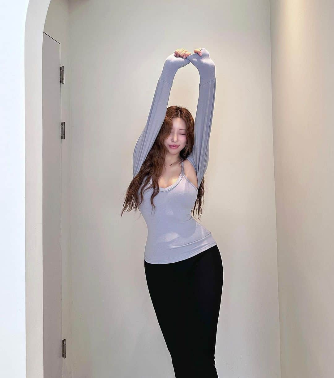 Choi Somiさんのインスタグラム写真 - (Choi SomiInstagram)「⠀⠀⠀⠀ #글랜더 #glander  좋아하는 컬러의 옷을 입으면 기분이 좋아요 ☁️🫂🪽」11月6日 21時05分 - cxxsomi