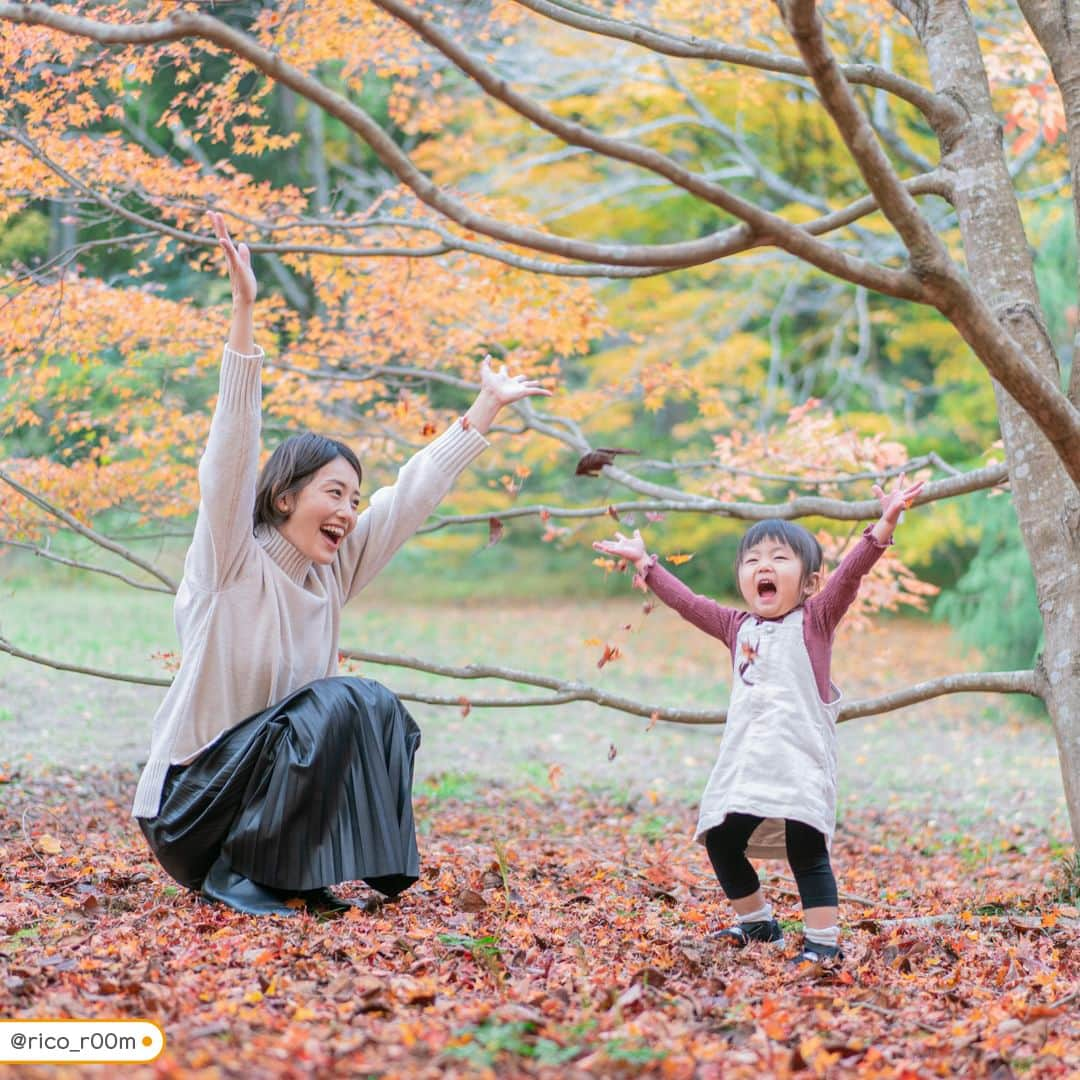 otowa (フォトワ)さんのインスタグラム写真 - (otowa (フォトワ)Instagram)「【真似したいと思ったら🍂（はっぱ）で教えて下さい😊】  @fotowa.jp　←他の秋の投稿はこちらから🍠 ・ 行楽の秋ですね！ 少しずつ過ごしやすくなってお出かけする方も 増えてきたのではないでしょうか？ ・ 今日はそんな秋のおでかけ写真を集めました！ ・ 近くの公園のおでかけでも、シーンを切り取ると とっても素敵です♪ 葉っぱやドングリで遊ぶシーンも残したいワンシーン！ 日暮れが早くなってきた今のシーズンの夕焼けフォトも とっても素敵ですよね💕 ・ 秋っぽいいろいろな撮影タイミング、 ぜひ見逃さないでくださいね✨ ・ 撮影した写真は #子育てグラマー で教えて下さい😊 いつも素敵な写真をたくさんありがとうございます💖 ・ 素敵な投稿をリポストさせていただき、ありがとうございました✨⁠  @aigram.57 @pi___24 @qingliuzhennaimei @__h.s__89 @rico_r00m @miina_sumire @ari_asu @_hana_to_yuki_ @kinbozu.camp @eri07_02  ---------------------------------------------------  「fotowa」はお子さまやご家族の記念写真を全国どこでも出張で撮影するサービスです🌟   公式Instagramアカウントでは、子ども・家族撮影に関する様々なお役立ち情報を 発信しています！ みなさまが撮影したお子さまのお気に入りのお写真は 「 #子育てグラマー 」をつけて投稿してくださいね📷   ご質問・お問い合わせはfotowa公式サイトからお願いします ✍🏻  ---------------------------------------------------  #fotowa #フォトワ #出張撮影 #公園遊び #紅葉 #育児記録 #何気ない日常 #何気ない瞬間を残したい #落ち葉 #落ち葉遊び #子どものいる暮らし #落ち葉の絨毯 #ベビスタグラム #赤ちゃんのいる暮らし #お出かけ写真 #どんぐり #芋ほり #コスモス畑 #秋写真 #秋 #行楽シーズン #紅葉狩り #公園 #キャンプ #ママスタグラム #家族写真」11月6日 21時05分 - fotowa.jp