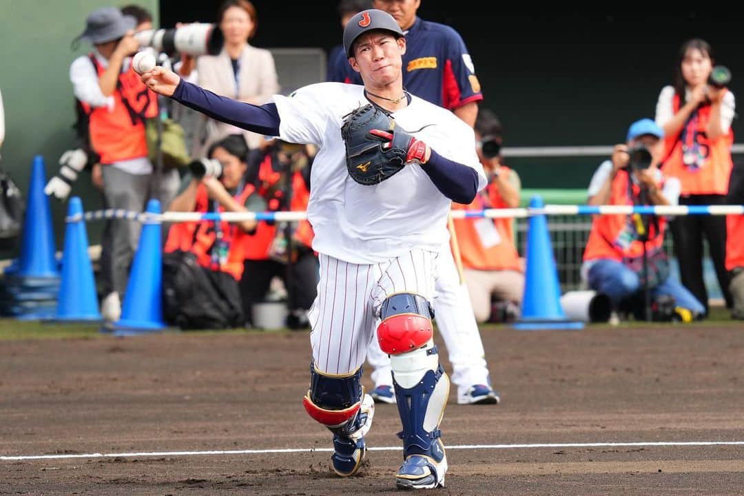 侍ジャパンさんのインスタグラム写真 - (侍ジャパンInstagram)「11月6日、「カーネクスト アジアプロ野球チャンピオンシップ2023」に向けた侍ジャパン宮崎秋季キャンプ2023が宮崎市清武総合運動公園でスタート。宿泊先で全体ミーティングが行われた後、10時からシートノックや投内連係、フリー打撃などで汗を流しました。  https://www.japan-baseball.jp/jp/news/press/20231106_2.html  #侍ジャパン #侍ジャパン宮崎秋季キャンプ2023 #アジチャン #岡林勇希 #今井達也 #小園海斗 #坂倉将吾 #吉村貢司郎 #万波中正 #秋広優人 #牧秀悟 #古賀悠斗」11月6日 20時59分 - samuraijapan_official