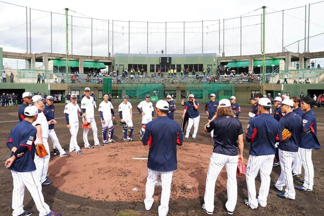 侍ジャパンさんのインスタグラム写真 - (侍ジャパンInstagram)「11月6日、「カーネクスト アジアプロ野球チャンピオンシップ2023」に向けた侍ジャパン宮崎秋季キャンプ2023が宮崎市清武総合運動公園でスタート。宿泊先で全体ミーティングが行われた後、10時からシートノックや投内連係、フリー打撃などで汗を流しました。  https://www.japan-baseball.jp/jp/news/press/20231106_2.html  #侍ジャパン #侍ジャパン宮崎秋季キャンプ2023 #アジチャン #岡林勇希 #今井達也 #小園海斗 #坂倉将吾 #吉村貢司郎 #万波中正 #秋広優人 #牧秀悟 #古賀悠斗」11月6日 20時59分 - samuraijapan_official