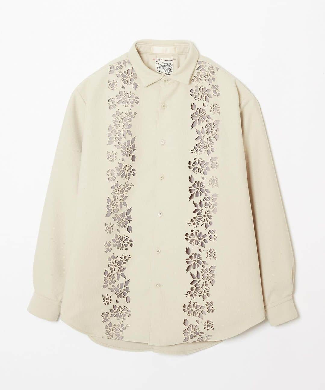 メアグラーティアのインスタグラム：「FW23 meagratia  Corduroy laser cut shirt  フロントにレーザーカットで花柄を描いたシャツ。レーザーカットした部分の下側から透けて重ねた裏地が見えるデザインです。あたたかみのあるコーデュロイを使用したレギュラーシルエットのシャツです。  material qua. Polyester 100%  other. Polyester 100%  #meagratia #fw23」