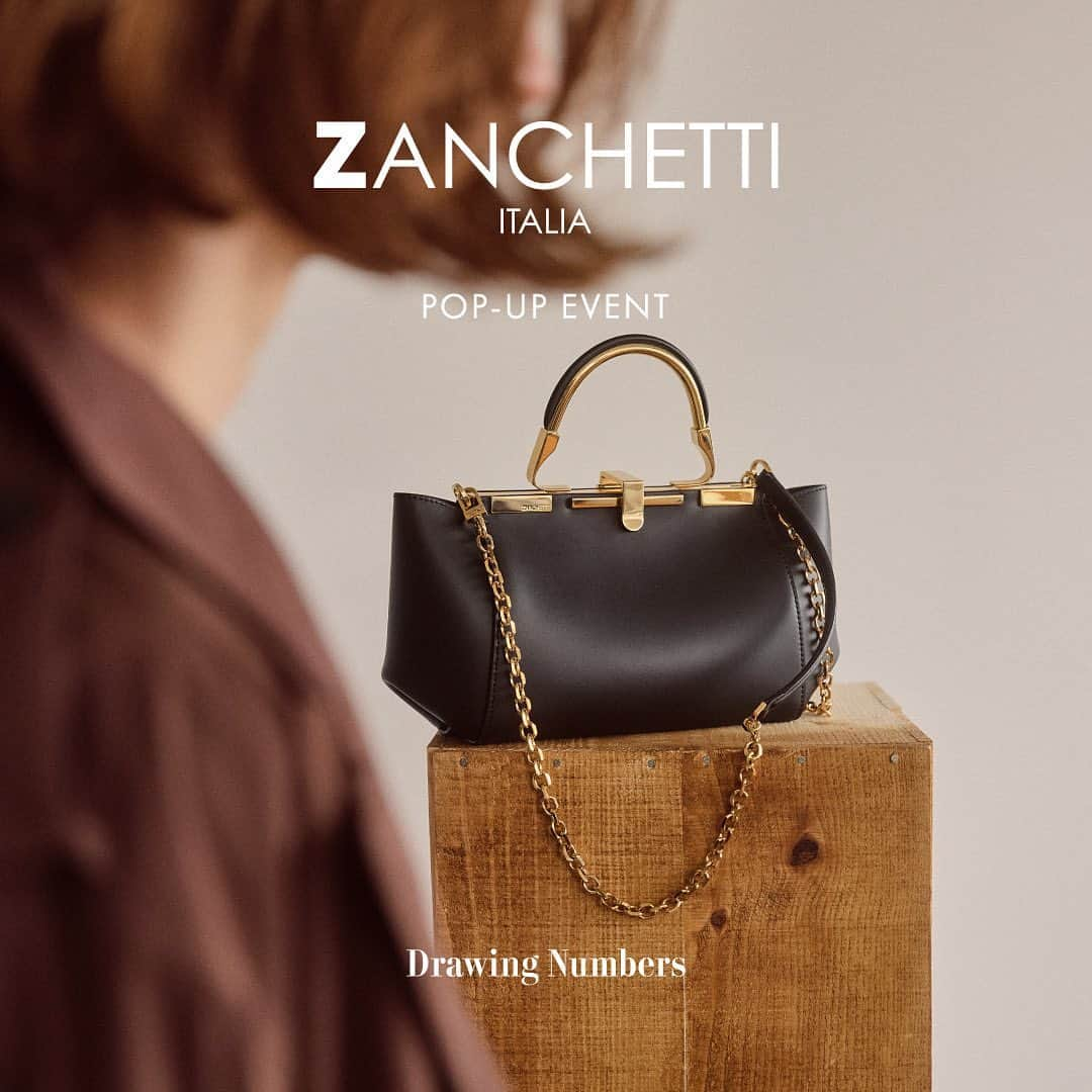 Drawing Numbersのインスタグラム：「. 【横浜店POPUP EVENT『ZANCHETTI』】 ●開催期間:11/2(木)〜11/15(水) ●開催店舗:Drawing Numbers横浜店  イタリア最高峰の熟練した革職人×厳選された最高級の革を使用して作られるバッグは アート作品のような洗練さを感じられるものばかり。 上品さを演出してくれるため、ファッションに敏感な女性から厚い支持を受けています。  この機会に、店頭にてぜひご覧ください。  ＜ZANCHETTI（ザンケッティ）＞ ZANCHETTIのプロダクトは、BAGであるだけでなく、真のART作品である  これは、2011年にZANCHETTIを設立したGiacomo ZanchettiとFrancesco Cangiottiが追及し続ける 革新的なクリエイティビティーとプロダクトエクセレンスを現したブランドのPhilosophyです。  アトリエの本拠地であり、デザイナーのGiacomo Zanchettiが生まれ育ったイタリア・マルケ州の小さな村 フォッソンブローネ。 その中心部に位置する18世紀の建築様式である 絢爛豪華な古き良きデザインとモダニズムが 絶妙なバランスで調和された美しい宮殿Palazzo dei Conti Lattanziから インスピレーションを受け、ヴィンテージの フォルムとモダンなディテールを組み合わせた 唯一無二のデザインをクラフツマンシップのもとに生み出しています。  ※商品詳細につきましては、店舗へお気軽にお問合せください。  ■Drawing Numbers横浜店 神奈川県横浜市西区南幸1-1-1 NEWoMan 5F 045-534-8274 OPEN／平日・土曜日　11:00-20:00 日曜・祝日　10:00-20:00 【横浜店公式LINE ID: @461axnqo】  #drawingnumbers #ドローイングナンバーズ #bag #popup #ZANCHETTI #ザンケッティ」