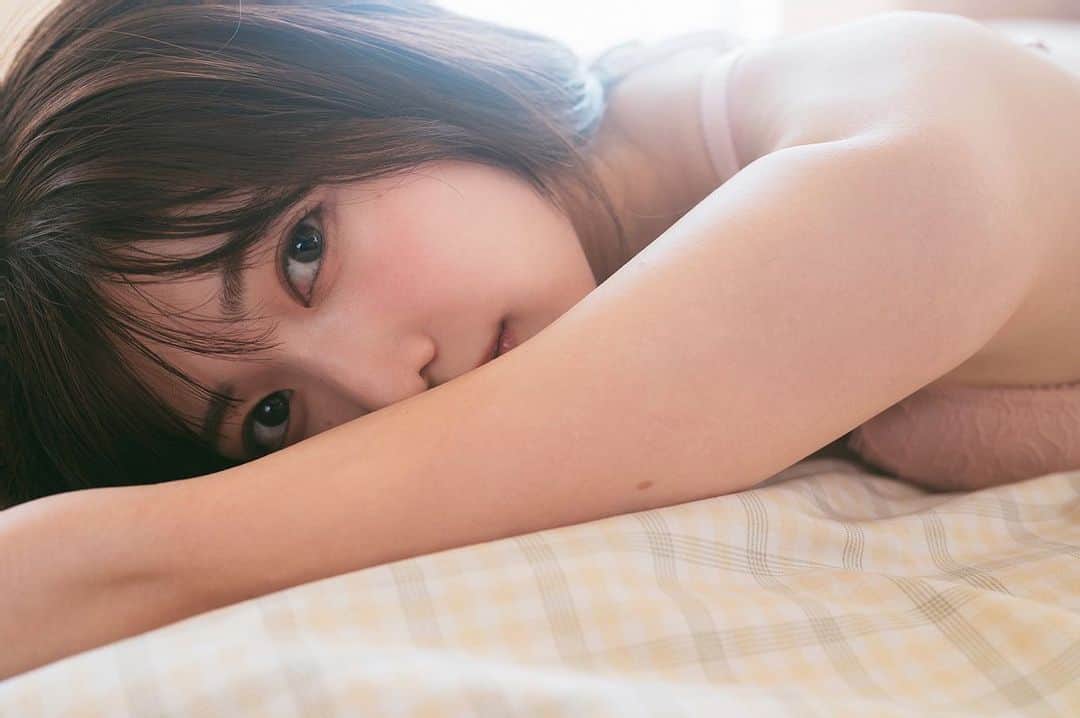 大槻アイリさんのインスタグラム写真 - (大槻アイリInstagram)「週刊プレイボーイ本日発売です🍓 ぜひコンビニや書店などでお手に取ってみてくださいね♡ ・ 今回なんと本誌以外にも、豪華なデジタル写真集もございます！🥰 そちらも合わせて見てください〜！ https://x.gd/UqqZc ・ #週刊プレイボーイ  #週プレ  #グラビア」11月6日 21時07分 - airi_otsuki