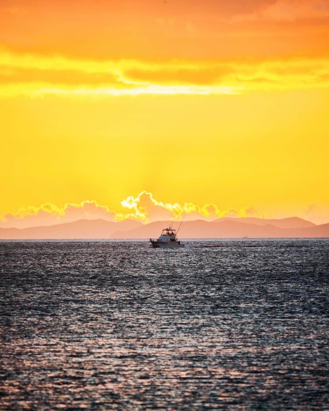 KENTAさんのインスタグラム写真 - (KENTAInstagram)「心配な事は沢山ありますが そっちに海はありますか？ ⁡ youtu.be/auofz0gr7C8 ⁡ 2023年11月6日 健太より」11月6日 21時07分 - wanimakenta