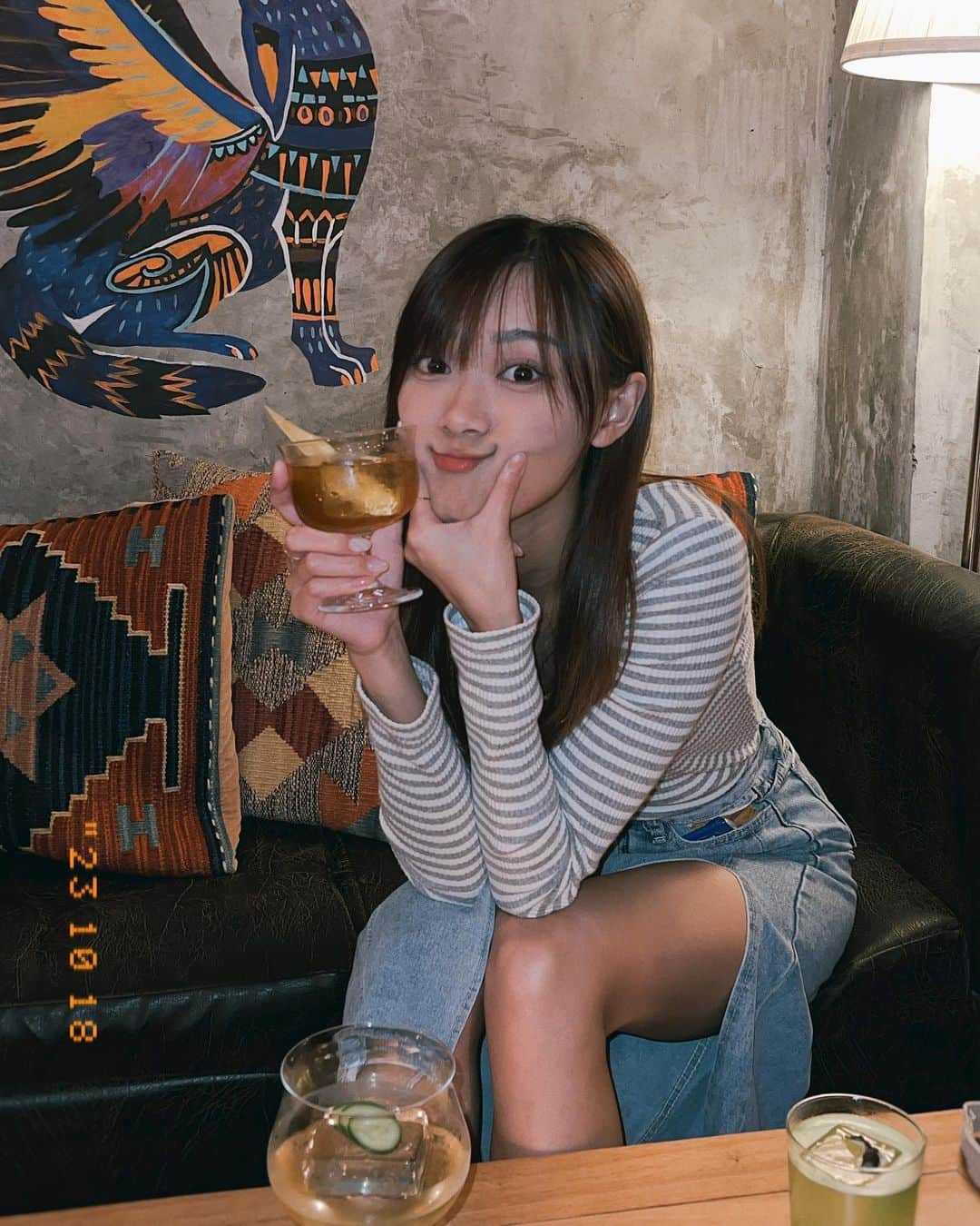 小白BaKaShiroのインスタグラム：「跟我的寶面基了🤣去了要開門前就要先排隊的一家酒吧Coa 超猛Σ('◉⌓◉’) 玩my little doll認識的 結果她玩了三個月？就沒玩了😂 我玩了兩年多了😂 友誼居然還能保持🤣」