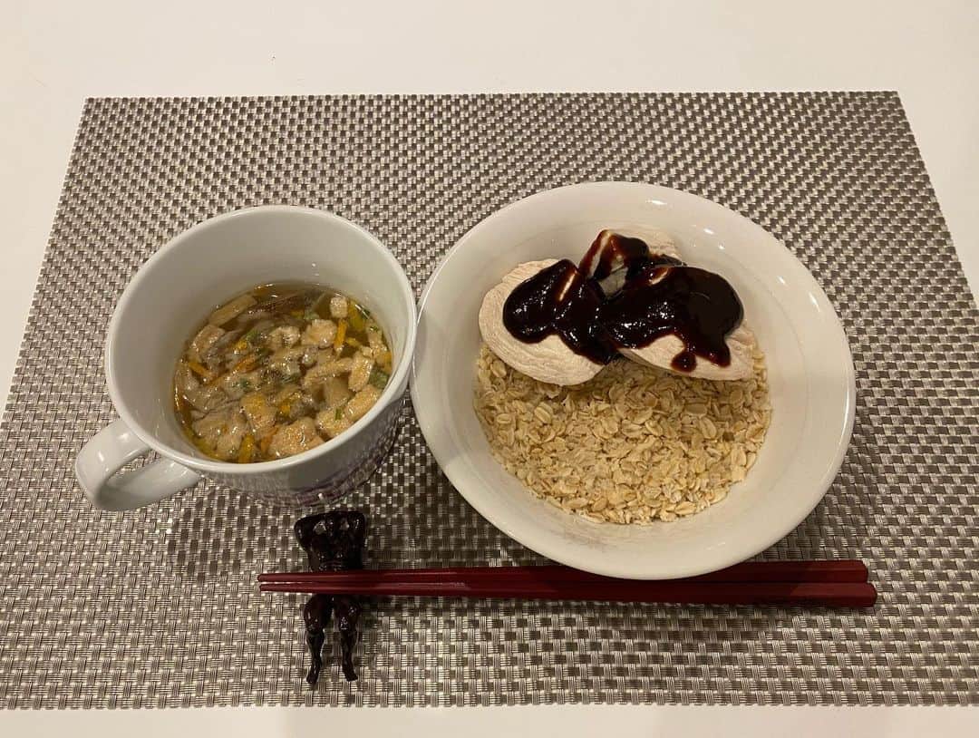喜多村章子のインスタグラム：「11月6日の食事です ・ 「トレーニングの余韻」 ・ きたきた、遅れて来るパターン。 筋肉痛です。 ・ 初めて使うマシンや、初めてのトレーニング方法で、良い筋肉痛です。床に落ちたペンは拾えない🤣 ・ OFFでした。 じゃあ明日も頑張ろ！ ・ #fitness #workout #training #anytimefitness #bodybilding #筋トレ #女子フィジーク #ボディビルディング」