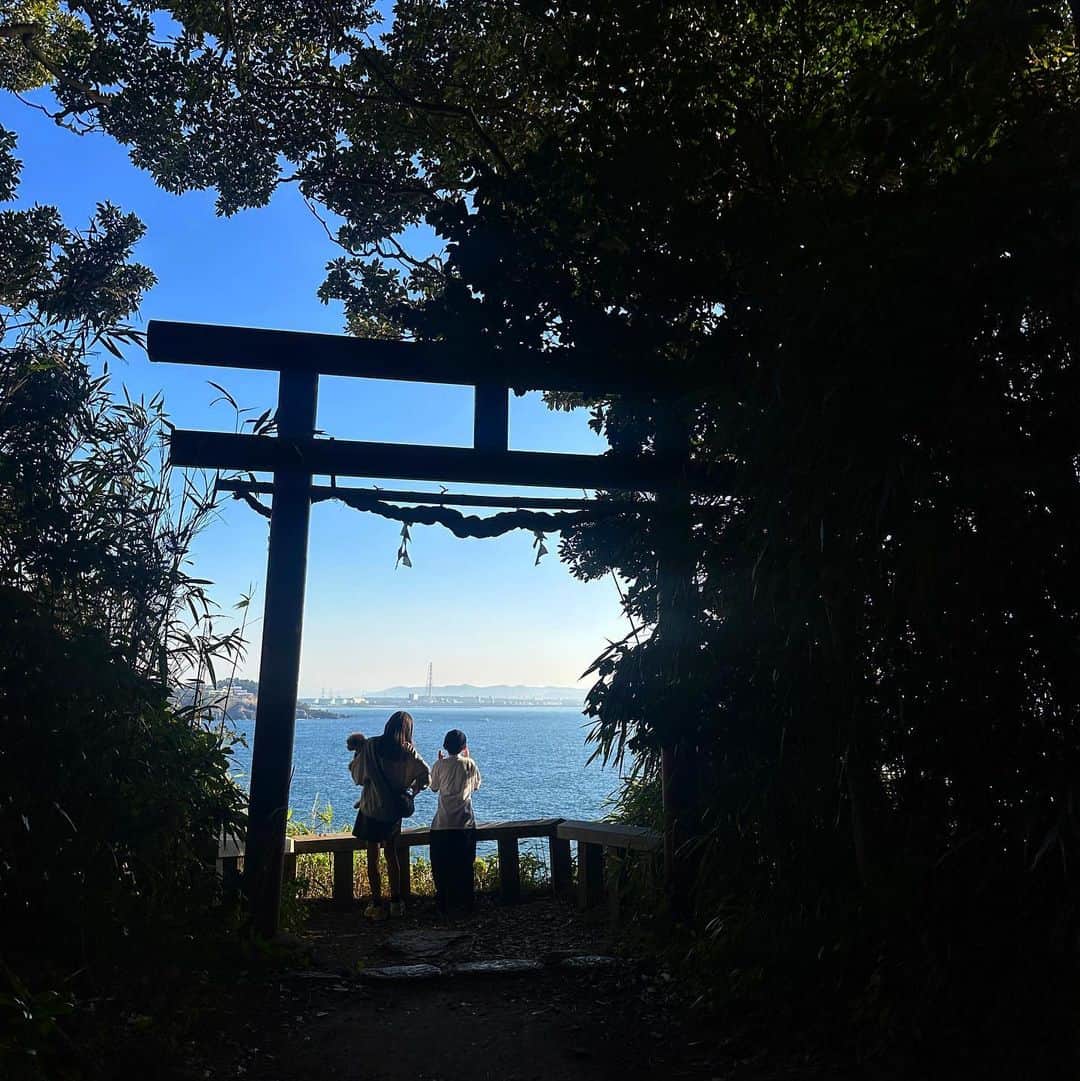 えりんこのインスタグラム：「神の島と言われている 福井県の#雄島 を歩いてぐるっと一周⛩️ 30分ちょっとくらいでした☺️  #eri旅記録」