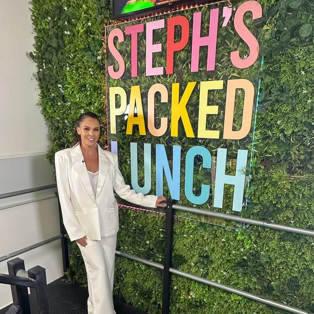 ダニエル・オハラさんのインスタグラム写真 - (ダニエル・オハラInstagram)「Catch our client @missdlloyd live at 1pm on @packedlunchc4 on @channel4 talking all about her experience on Celebrity SAS: Who Dares Wins.」11月6日 21時22分 - missdlloyd