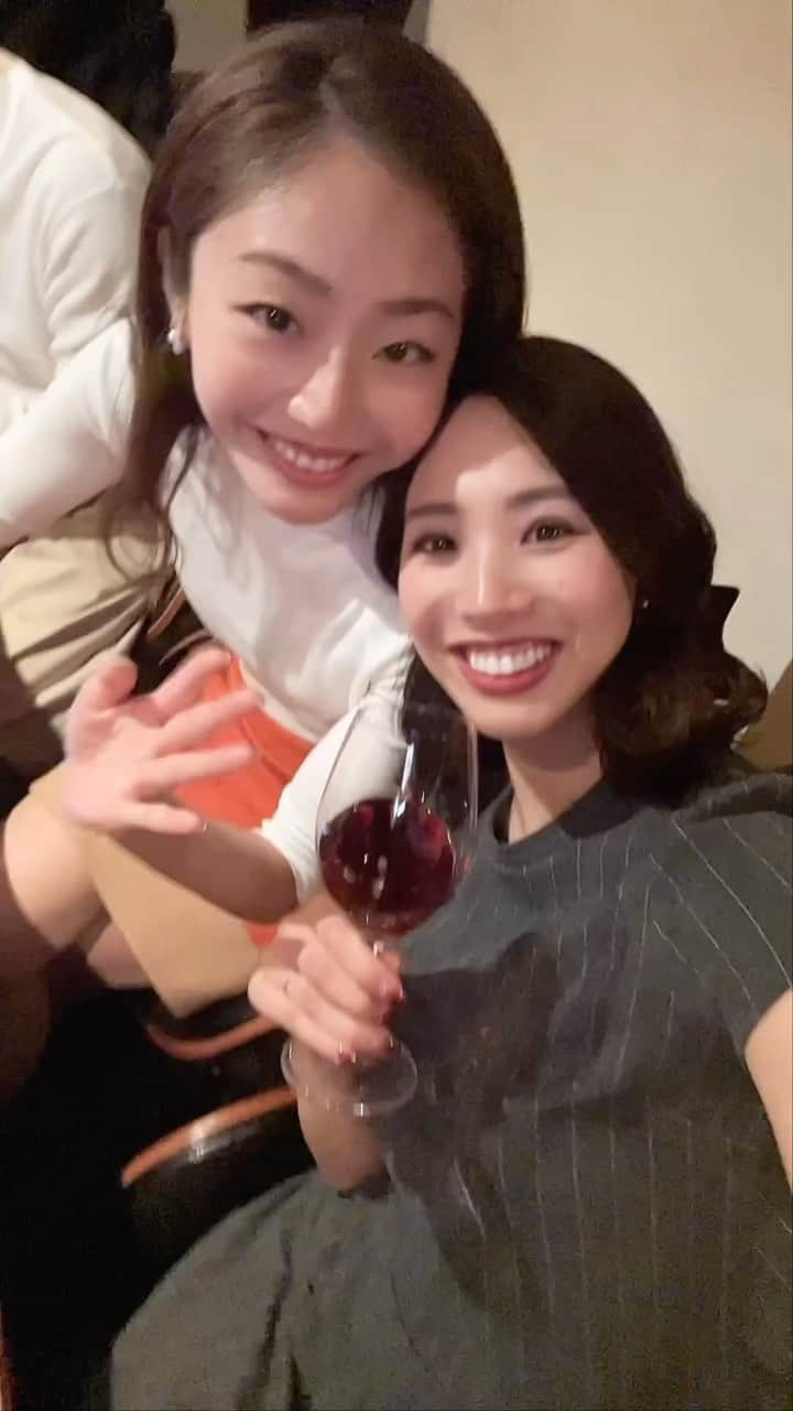 SAEKAのインスタグラム：「一年ぶりにお酒を飲んで happy過ぎた日🍷✨  妹的存在のなつきと兄の親友が 婚約して婚姻届にまさかの兄と私がサインするという 何とも嬉し過ぎた記念すべき日でした💓 本当に本当におめでとう！！！！  そしてお店はコスパ最強で美味しすぎる @kaisekibarshohei で🥰✌️ その後美味しいワインが飲みたくて @nobuhik0.shinjy0で🍷 いつもありがとうございます！！！  #お酒解禁 #1年ぶりのお酒は美味でした #happy #happygirl」