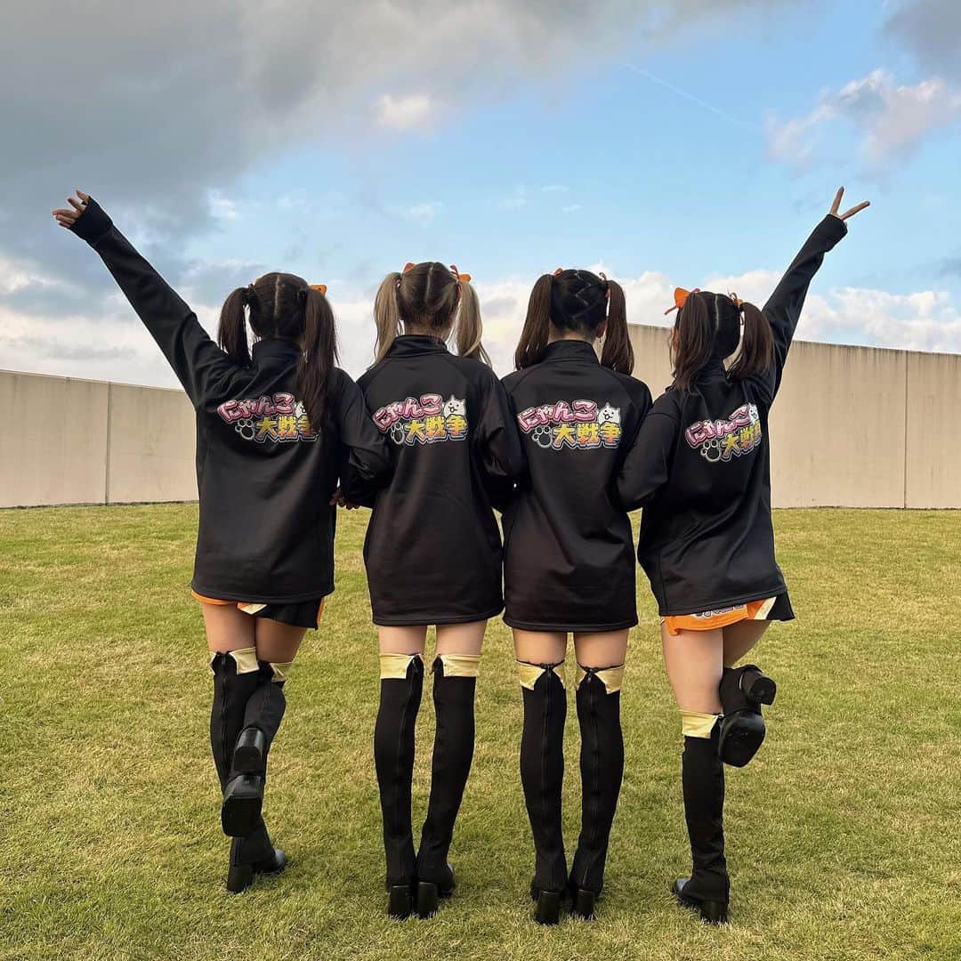 雛野ぽぽのインスタグラム：「一年間お世話になりました 初めてが10号車のレースクイーンで本当に良かった 色んな人に出会えて支えていただいて幸せです シーズン終わっちゃって寂しい気持ち🚗」