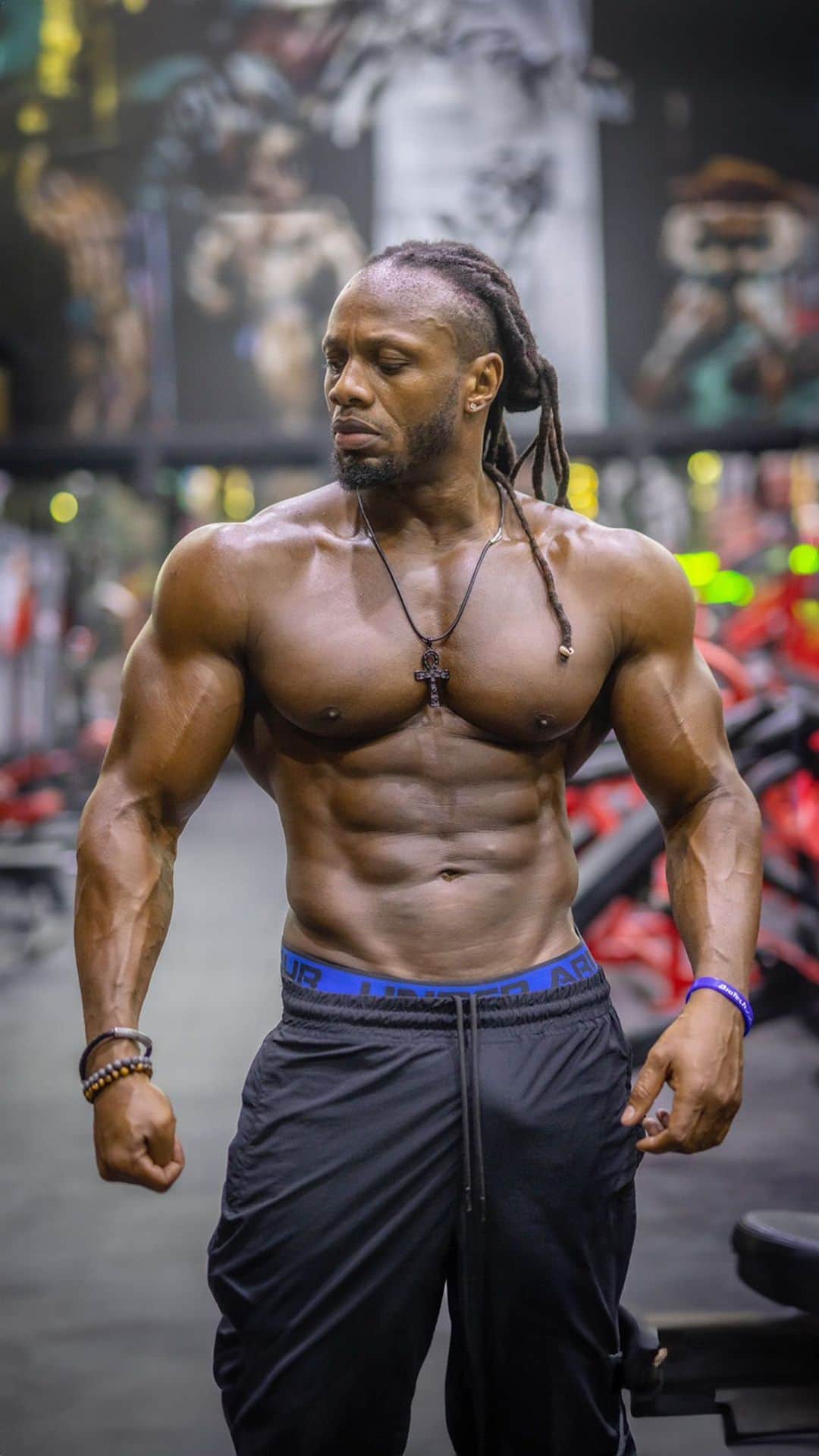 Ulissesworldのインスタグラム：「Self reflection is the greatest way to grow and succeed 💪🏾  Your path to success demands a shift in perspective and a radical change in your daily habits.   Sometimes, it means parting ways with those who weigh you down.  Look deep within, unearth that unwavering motivation, and light the fire within you.  Push yourself beyond limits, beyond comfort, and beyond expectations.  Embrace the journey of transformation because change starts with your determination to thrive. 🚀  #ulissesworld #motivation」
