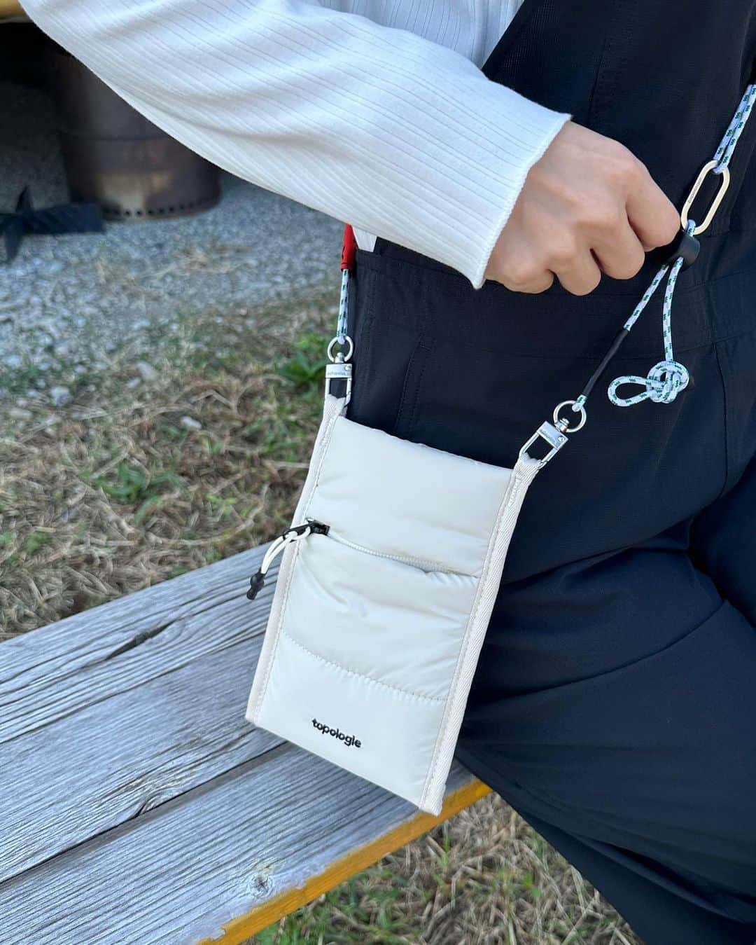 山田千尋さんのインスタグラム写真 - (山田千尋Instagram)「. @topologie.jp  あっという間の楽しい3連休でした🫶💖 ただ初日の疲れをなぜか2日も引きずってみんな大変だった😂 暑かったからかな？☀️  アウトドア用にずっと欲しかったショルダーを @topologie.jp でお願いしていたのですが、かわいい❣️  ストラップとバッグを自分でカスタムできるんだけど、 ストラップの種類もバッグもたーくさんあるの🥺  10%OFFクーポン発行して頂いたので是非みてみて🫶✨  クーポンコード【chi1026-10】 有効期限: 2023/11/17  #トポロジー#topologie #スマホホルダー#アウトドア #ノースフェイス#thenorthface#northface」11月6日 21時39分 - chihiro_511