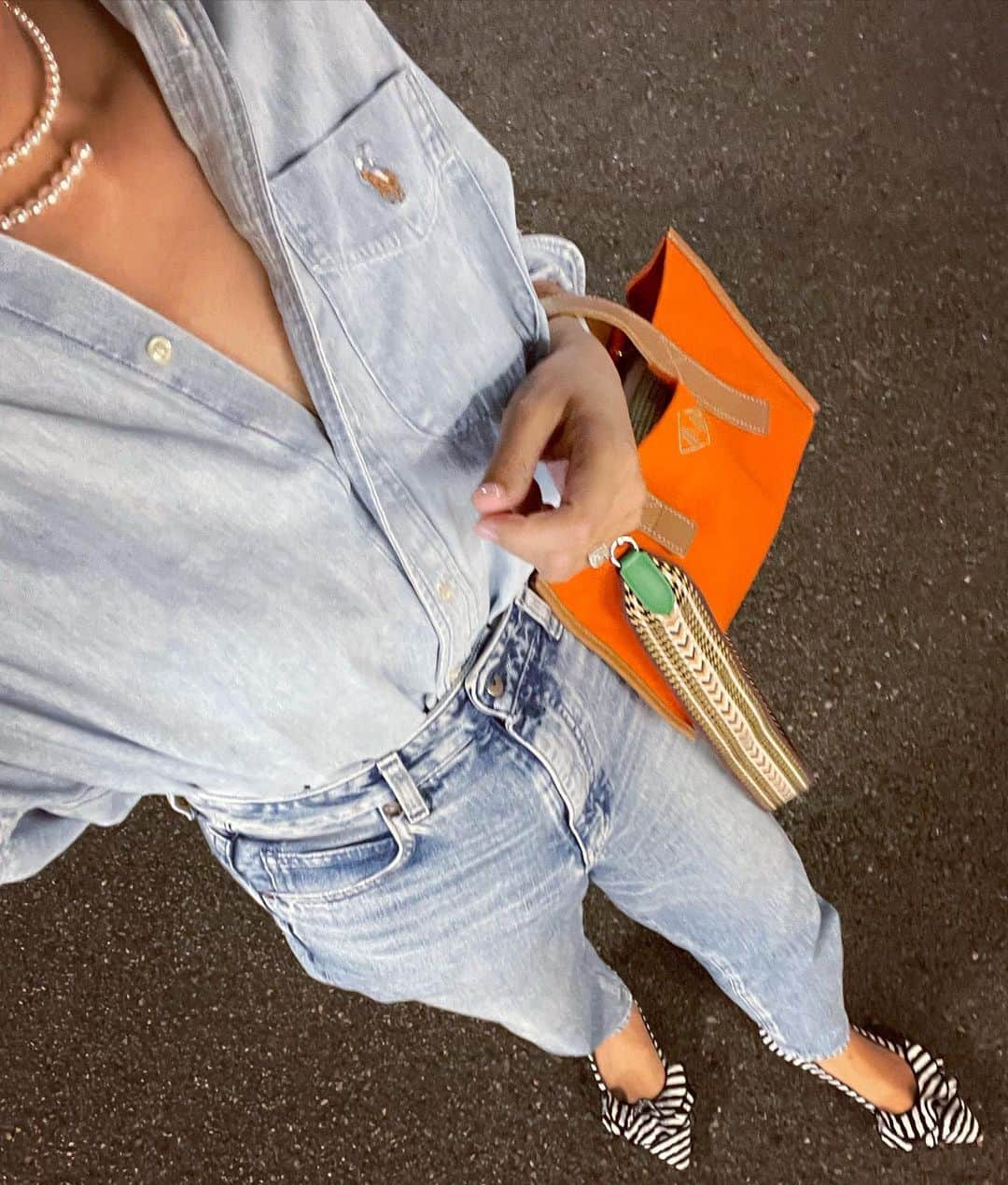 小川ひとみのインスタグラム：「My favorite🥕🎃🍊🧡 Shirts/ @poloralphlauren  Denim/ @nagonstans_official  Shoes/ @offen_gallery  Bag/ @jnhearts  belt/ @hermes」