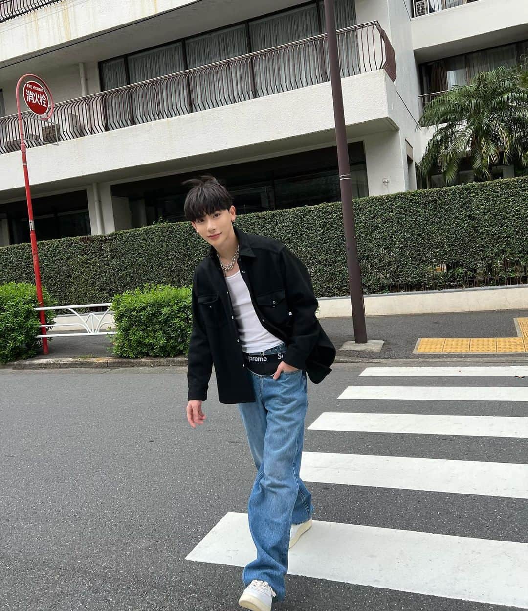 よしあきのインスタグラム：「🤍💙🖤」