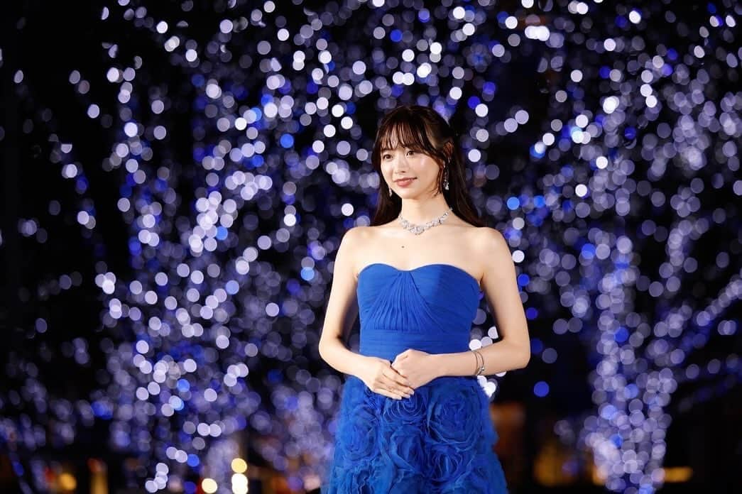のインスタグラム：「. 『Roppongi Hills Christmas 2023』 六本木ヒルズのイルミネーション点灯式に出席させて頂きました💎 . 毎年見ていたイルミネーションを自分が点灯することになるなんて、1年前は考えられませんでした。 貴重な経験をさせていただき、本当に光栄です。 ありがとうございました！」