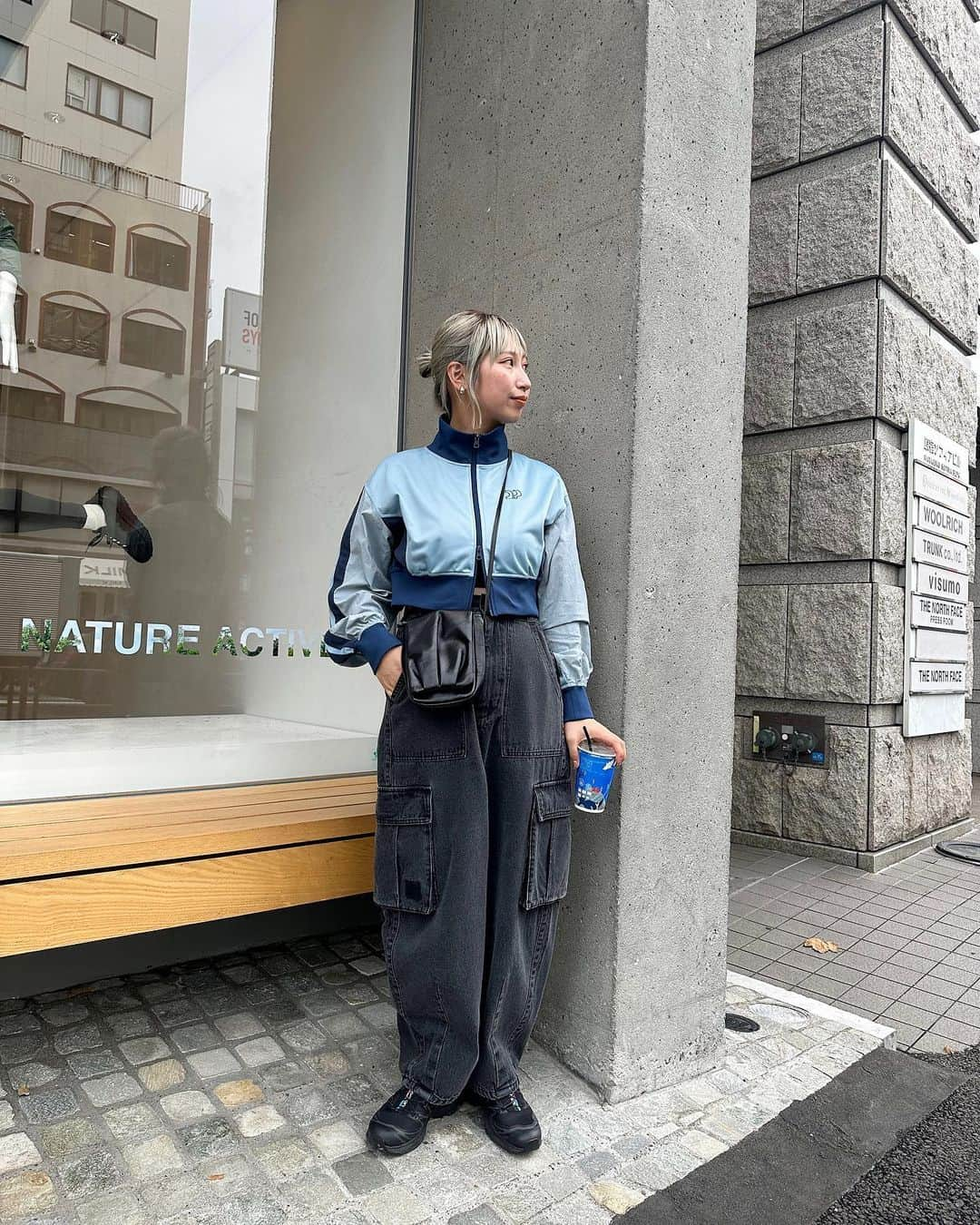 ARISAさんのインスタグラム写真 - (ARISAInstagram)「ㅤㅤㅤㅤㅤㅤㅤㅤㅤㅤㅤㅤㅤ ㅤㅤㅤㅤㅤㅤㅤㅤㅤㅤㅤㅤㅤ トラックジャケット、 ようやくお店入荷しましたね🦭 ㅤㅤㅤㅤㅤㅤㅤㅤㅤㅤㅤㅤㅤ お待たせしました〜 まだまだ暑くて めっちゃ丁度いいですおすすめ🐟 ㅤㅤㅤㅤㅤㅤㅤㅤㅤㅤㅤㅤㅤ コーヒーが 手放せない毎日🤝🏻 今週も頑張りましょーーー ㅤㅤㅤㅤㅤㅤㅤㅤㅤㅤㅤㅤㅤ ㅤㅤㅤㅤㅤㅤㅤㅤㅤㅤㅤㅤㅤ ㅤㅤㅤㅤㅤㅤㅤㅤㅤㅤㅤㅤㅤ ㅤㅤㅤㅤㅤㅤㅤㅤㅤㅤㅤㅤㅤ #チャオパニック#ciaopanic #トラックジャケット #メンズライク#メンズライクコーデ #メンズライク女子 #メンズライクファッション #スポーティーコーデ #スポーティー #カーゴパンツ#ワイドパンツ#コーンズボス#conesboss #原宿#ローソン#アイスコーヒー」11月6日 21時38分 - ari33_