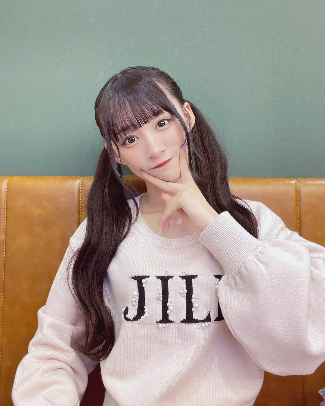 音嶋莉沙さんのインスタグラム写真 - (音嶋莉沙Instagram)「この @jillbyjillstuart_official のトレーナーは一目惚れしたの♡ 1枚目のポーズ珍しいかも🙈」11月6日 21時38分 - otoshima_risa