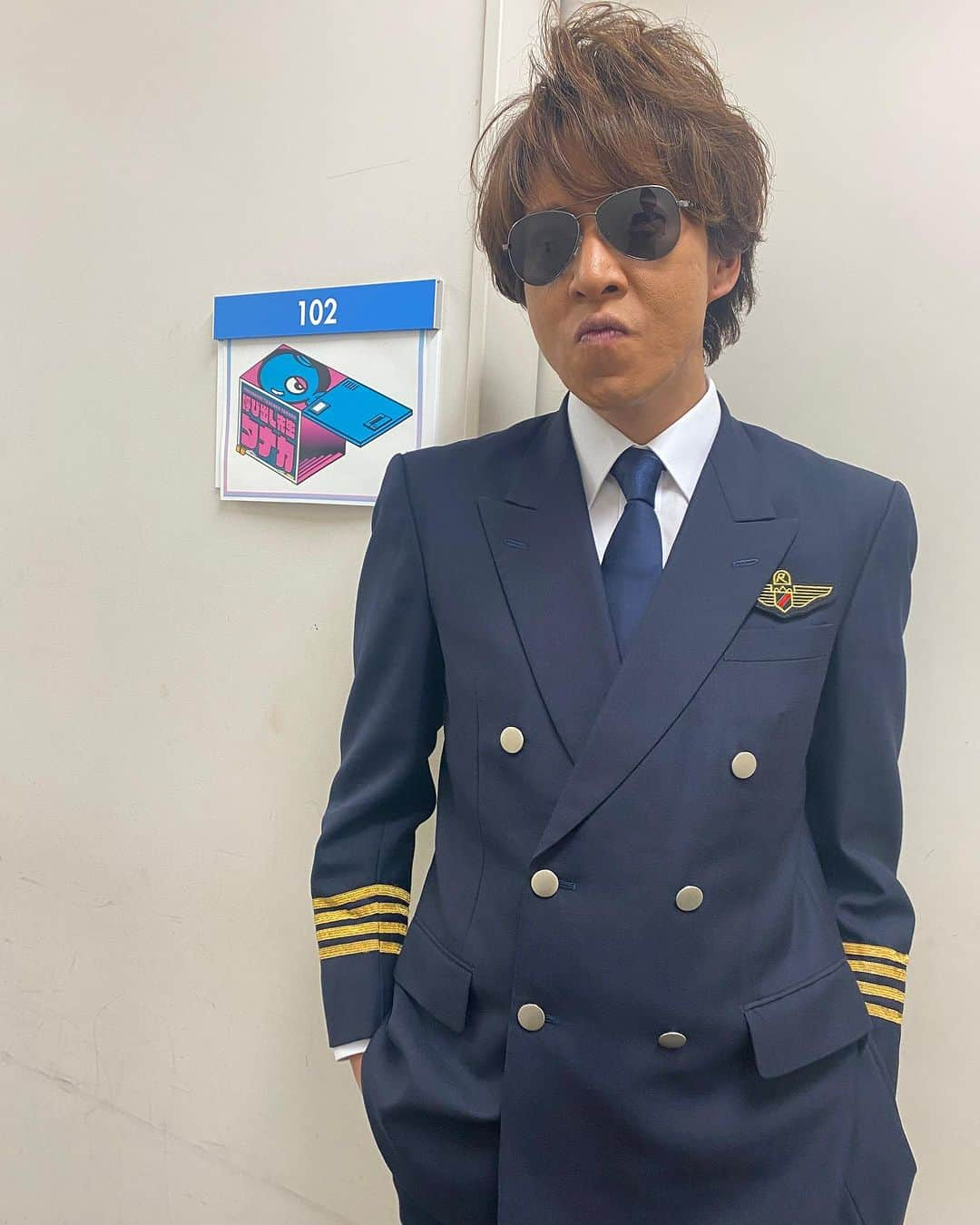 元木敦士のインスタグラム：「本日もフジテレビ「呼び出し先生タナカ」出演させていただきました😊  皆さん良くしてくれて感謝でございます！  またシークレットゲストで告知できなかったんですが見逃し配信はフジテレビオンデマンドかTVerで😊😊  マシンガンズさんも久しぶりにお話しできて嬉しかったです！  2カ所出てますので皆んな見てね⭐️😊😊 お疲れちゃーん⭐︎  #呼び出し先生タナカ #マシンガンズ」